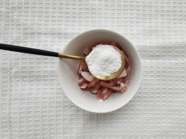 微辣鮮嫩的下飯菜,青紅椒炒肉絲的做法-咸鮮味炒菜譜-易網健康養生網 微辣鮮嫩的下飯菜,青紅椒炒肉絲的做法-咸鮮味炒菜譜