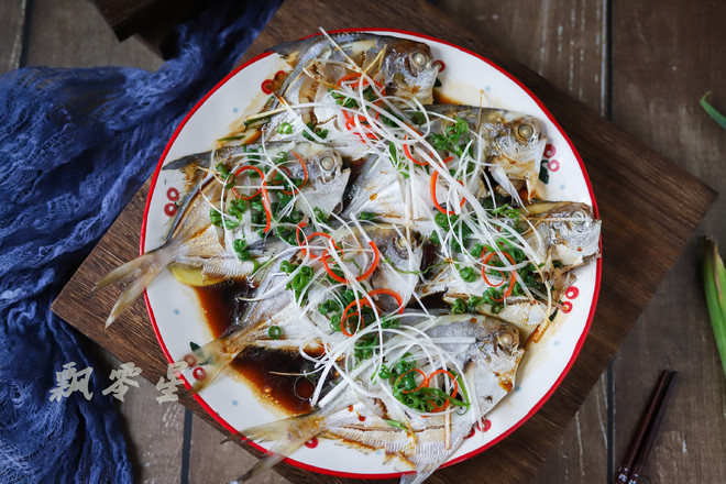 清蒸小鯧魚的做法-家常味蒸菜譜-易網健康養生網 清蒸小鯧魚的做法-家常味蒸菜譜