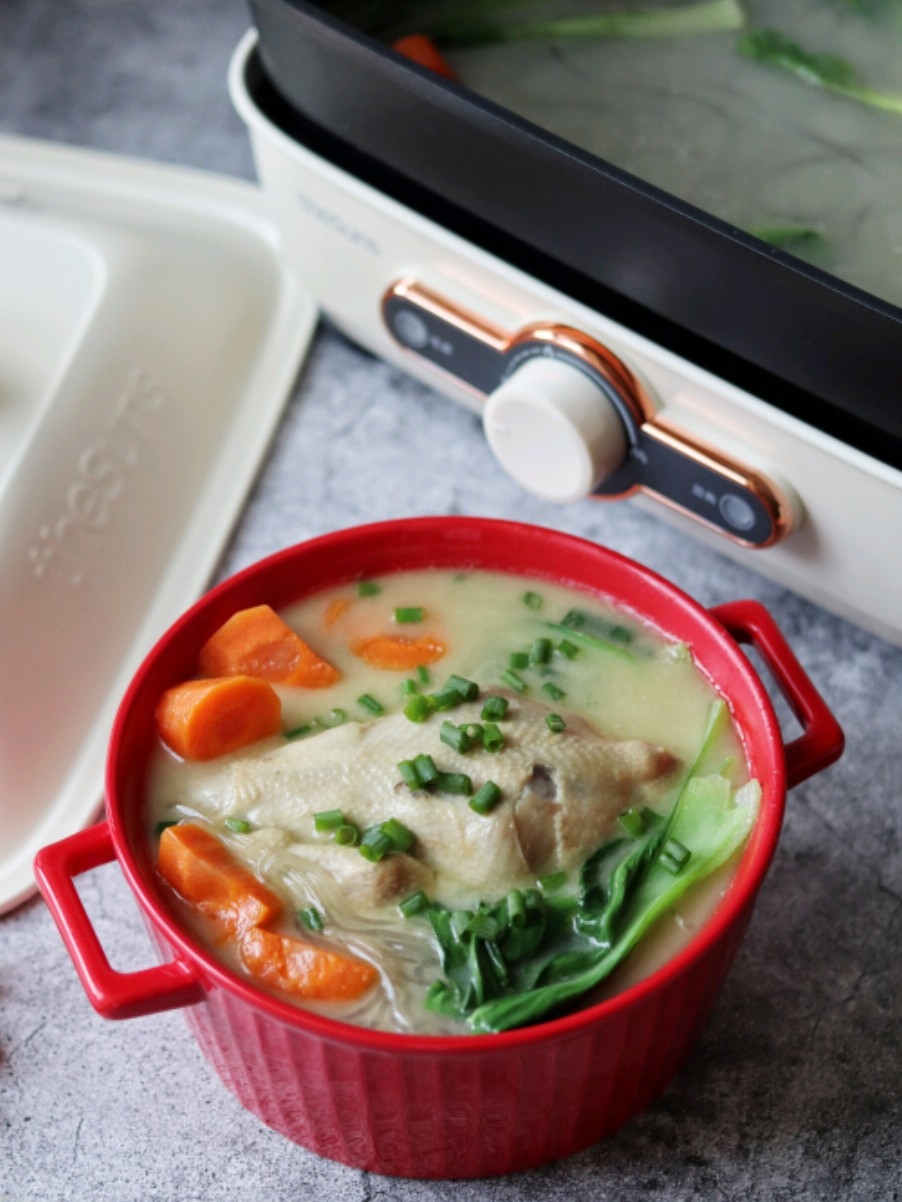 鮮掉眉毛的雞湯粉條的做法-咸鮮味煮菜譜