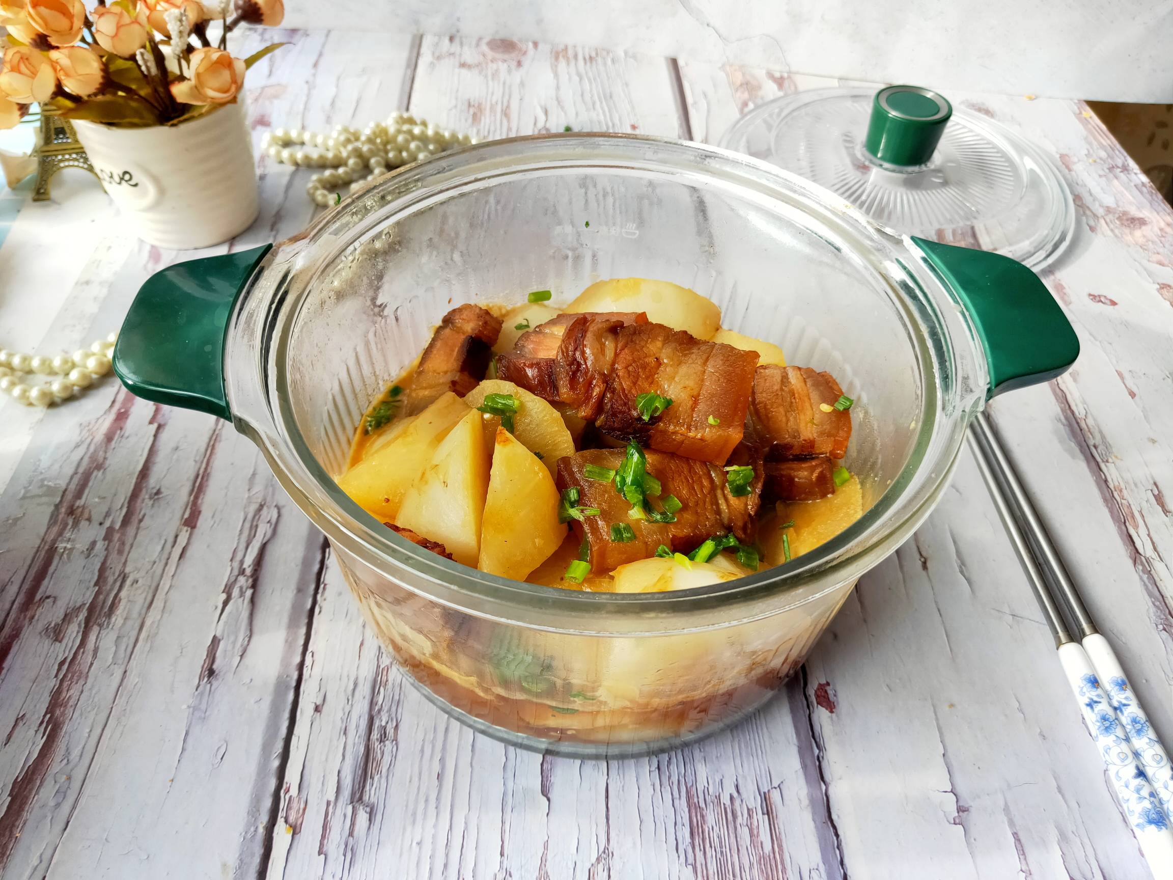 冬天就吃美味有營養的臘肉煨蘿卜的做法-咸鮮味燉菜譜-易網健康養生網 冬天就吃美味有營養的臘肉煨蘿卜的做法-咸鮮味燉菜譜