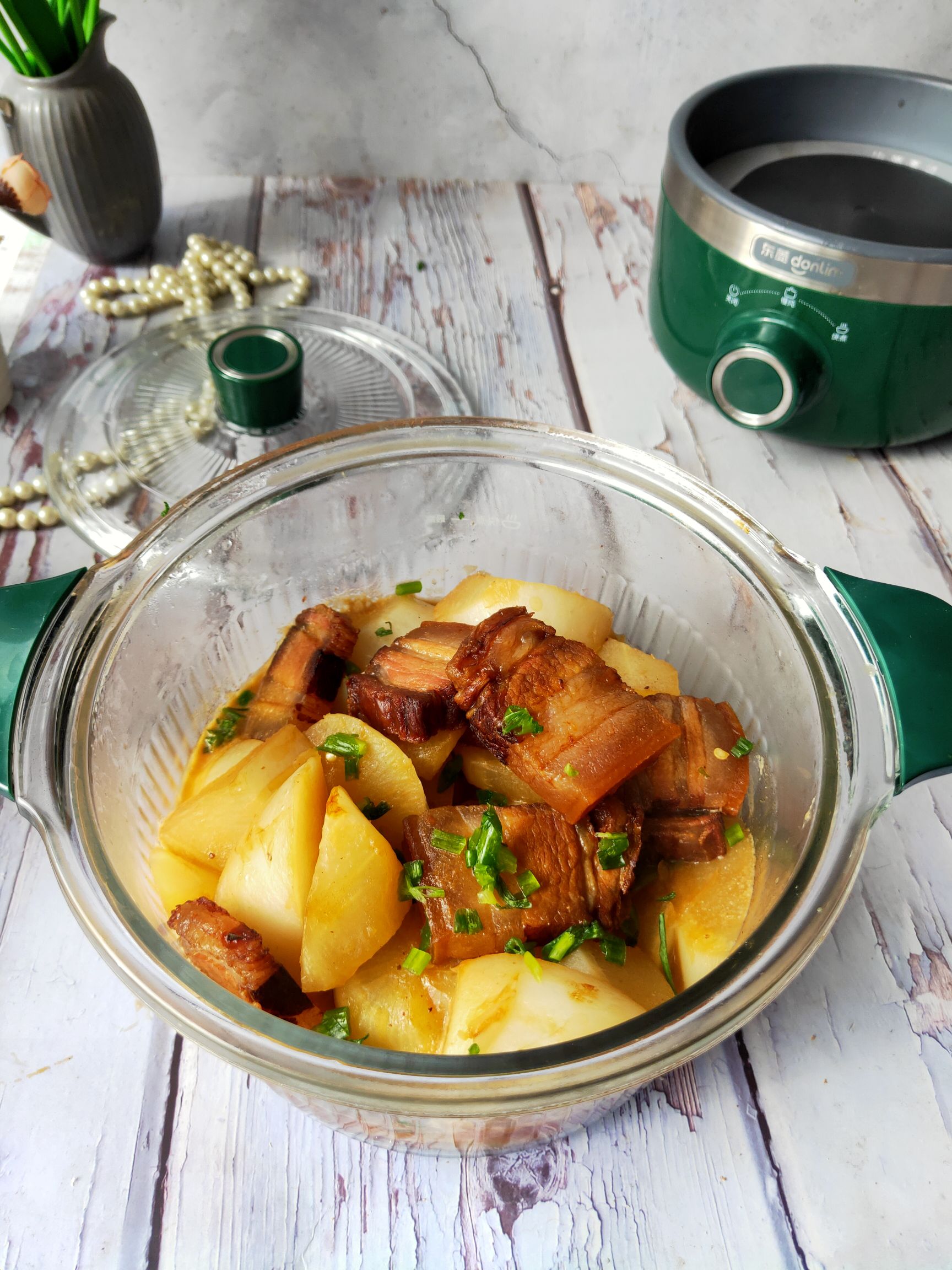 冬天就吃美味有營養的臘肉煨蘿卜的做法-咸鮮味燉菜譜-易網健康養生網 冬天就吃美味有營養的臘肉煨蘿卜的做法-咸鮮味燉菜譜