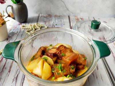 冬天就吃美味有營養的臘肉煨蘿卜的做法-咸鮮味燉菜譜