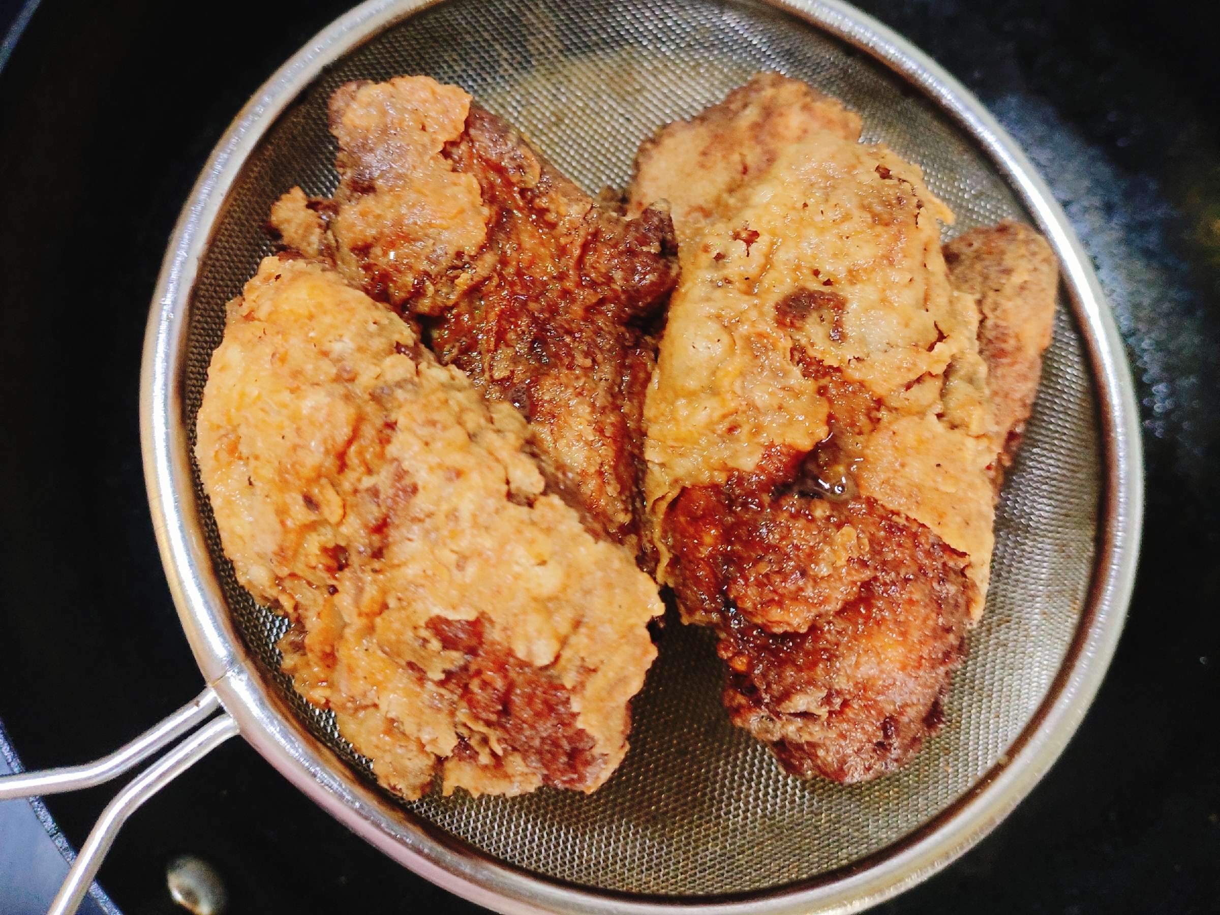 咬一口就愛不釋手的酥脆炸翅的做法-其它口味炸菜譜-易網健康養生網 咬一口就愛不釋手的酥脆炸翅的做法-其它口味炸菜譜