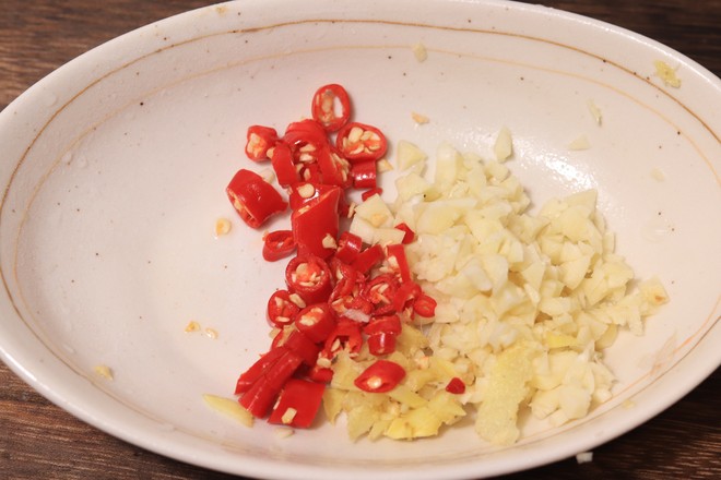 麻辣鮮香，超下飯孜然藕丁！的做法-家常味炒菜譜