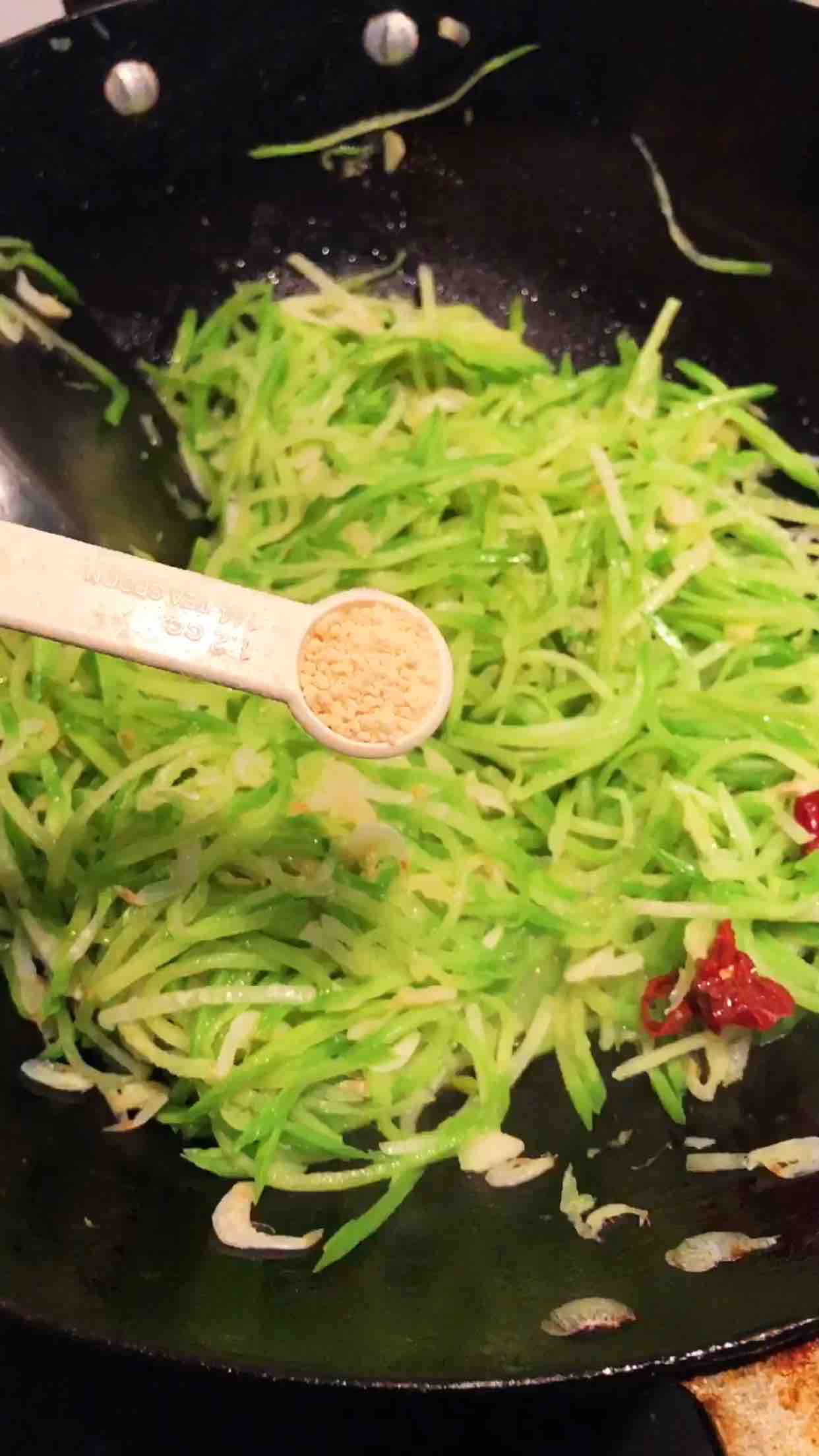 蘿卜絲炒蝦皮的做法-家常味炒菜譜-易網(wǎng)健康養(yǎng)生網(wǎng) 蘿卜絲炒蝦皮的做法-家常味炒菜譜