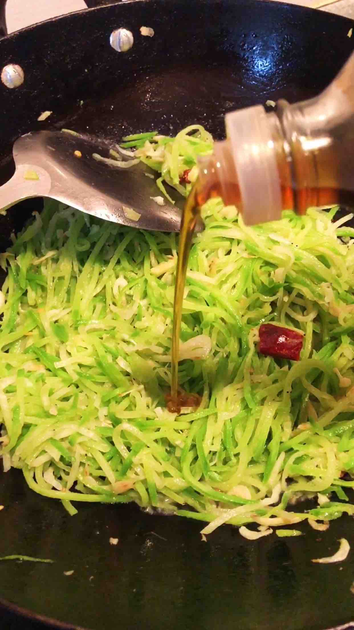 蘿卜絲炒蝦皮的做法-家常味炒菜譜-易網(wǎng)健康養(yǎng)生網(wǎng) 蘿卜絲炒蝦皮的做法-家常味炒菜譜