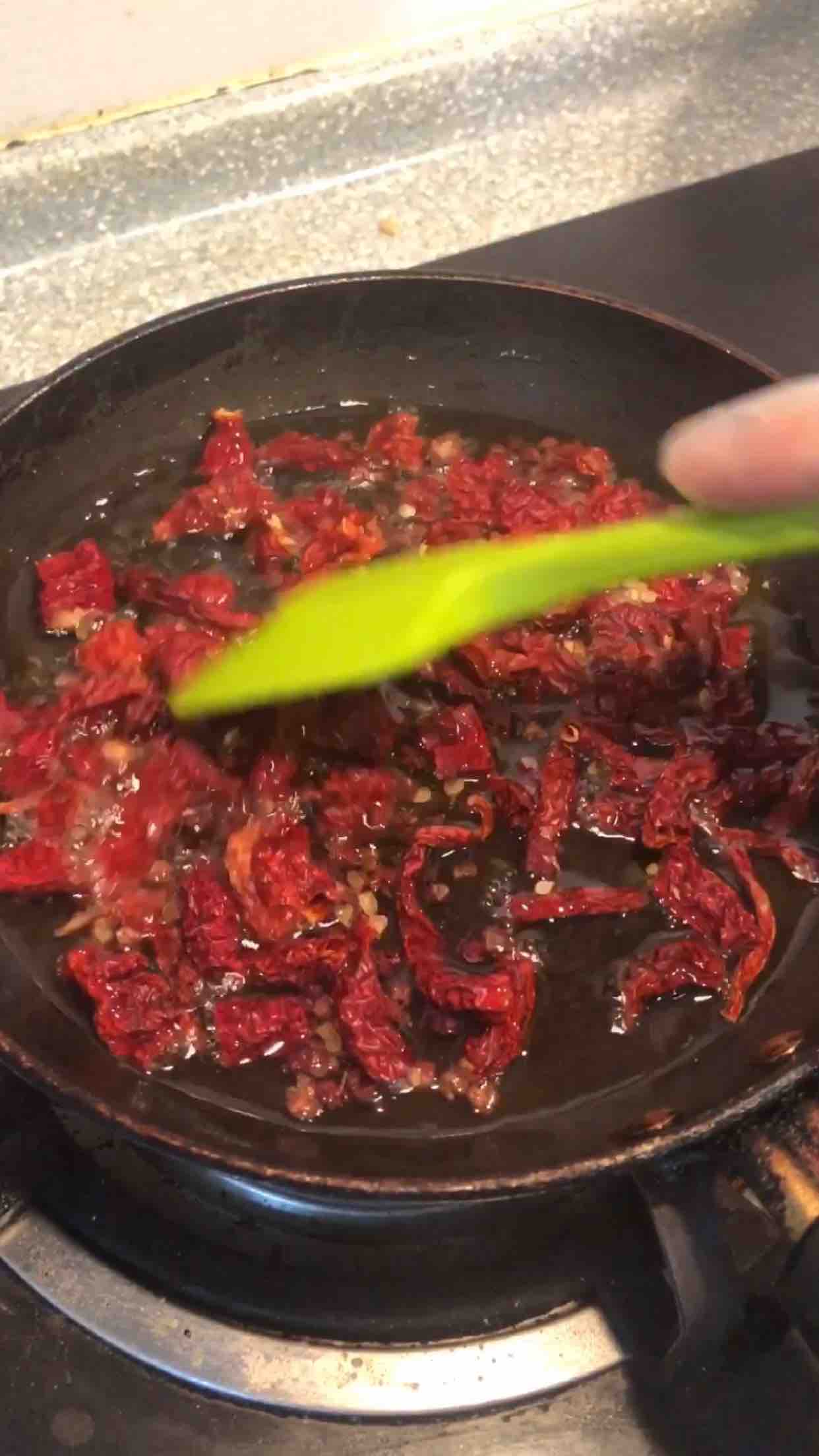 香辣黃瓜小菜的做法-香辣味腌菜譜-易網(wǎng)健康養(yǎng)生網(wǎng) 香辣黃瓜小菜的做法-香辣味腌菜譜