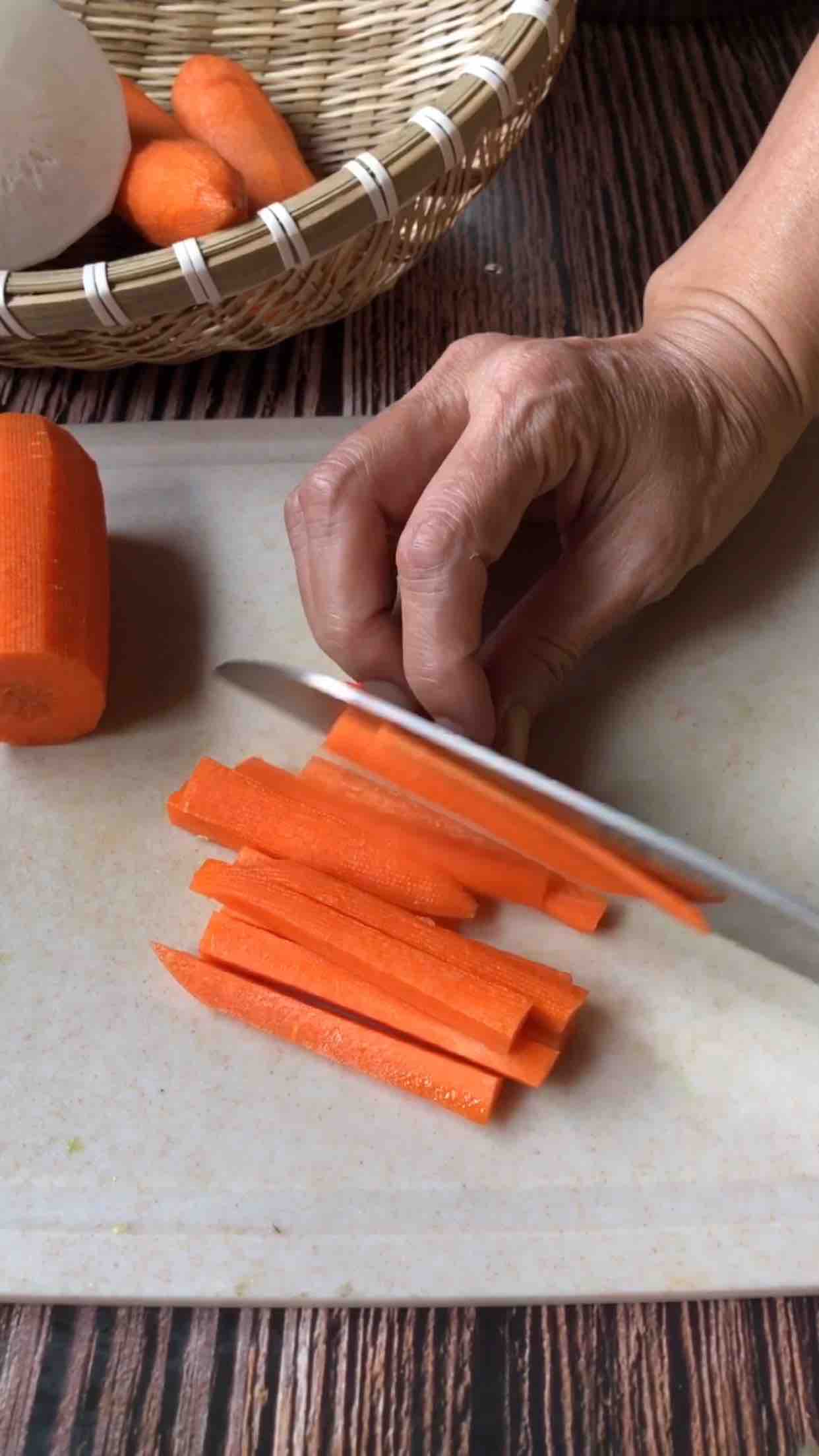 香辣黃瓜小菜的做法-香辣味腌菜譜-易網(wǎng)健康養(yǎng)生網(wǎng) 香辣黃瓜小菜的做法-香辣味腌菜譜