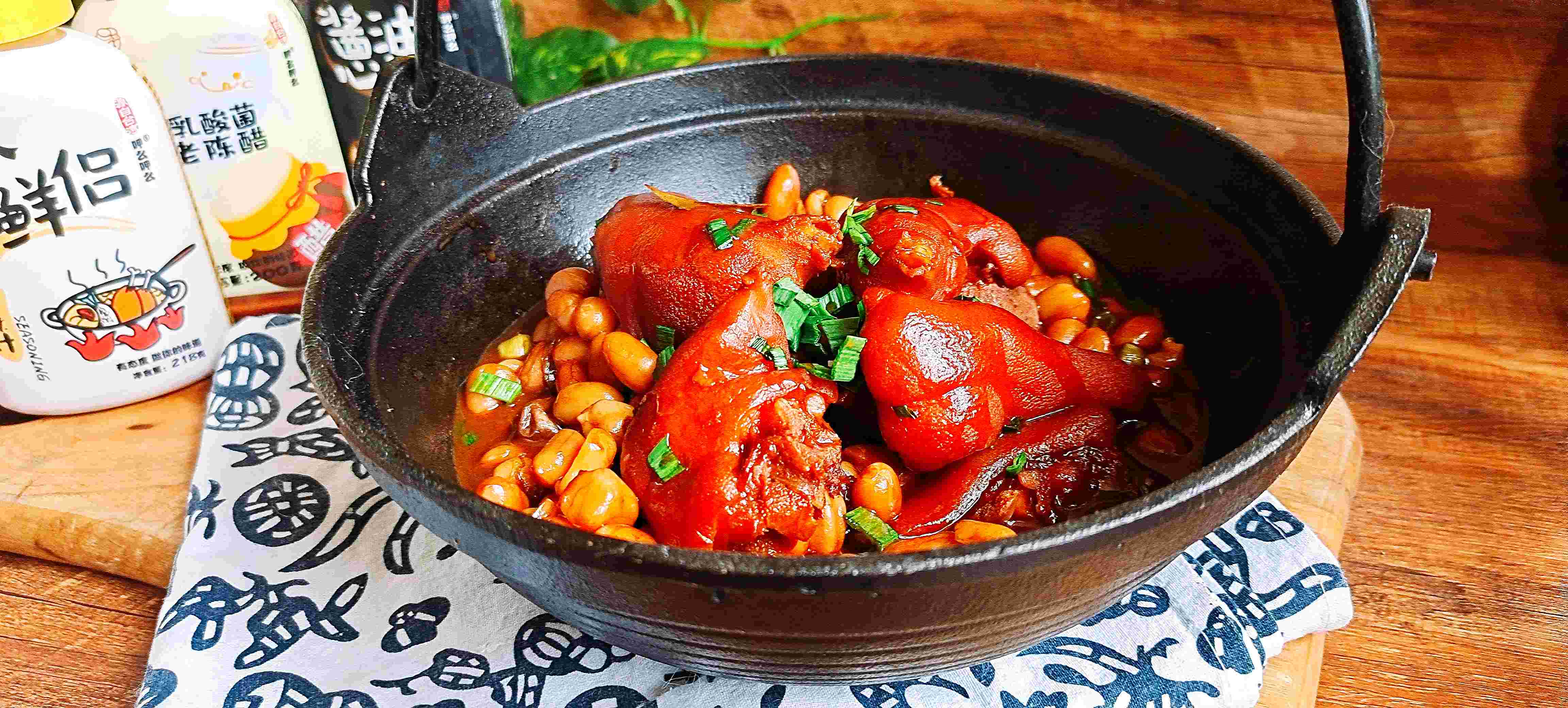 豬蹄這樣做,軟嫩香爛越啃越過癮…腐乳花生燉豬蹄的做法-咸鮮味燉菜譜-易網健康養生網 豬蹄這樣做,軟嫩香爛越啃越過癮…腐乳花生燉豬蹄的做法-咸鮮味燉菜譜