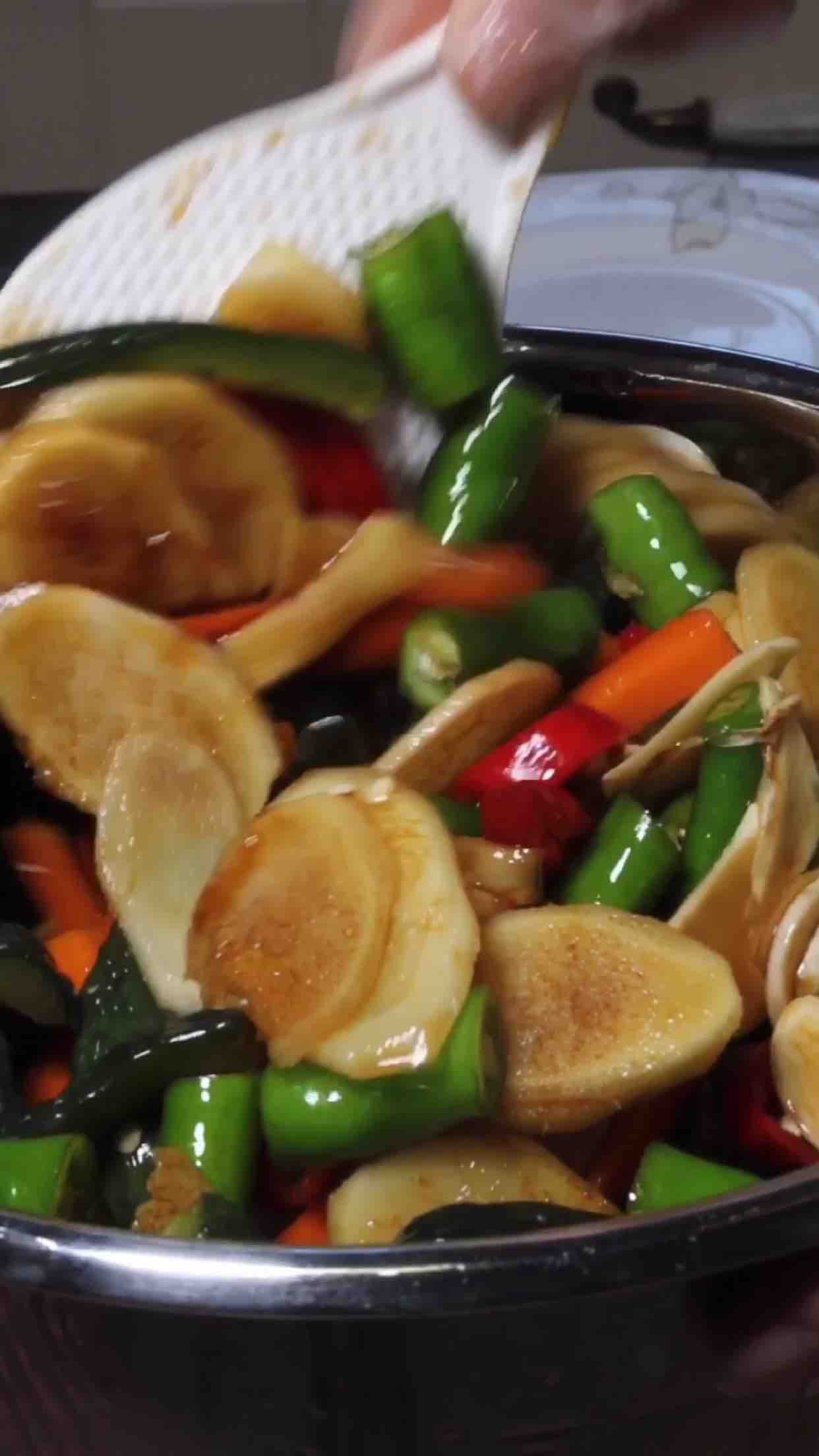 香辣黃瓜小菜的做法-香辣味腌菜譜-易網(wǎng)健康養(yǎng)生網(wǎng) 香辣黃瓜小菜的做法-香辣味腌菜譜