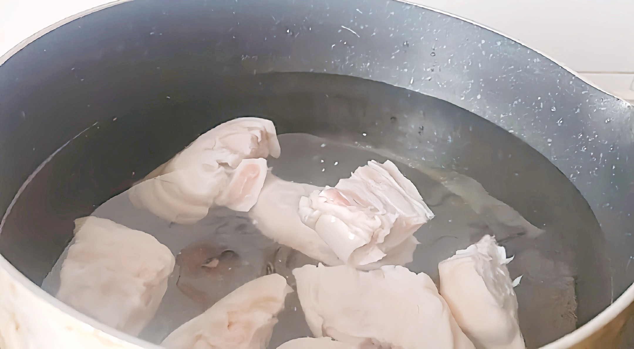 豬蹄這樣做,軟嫩香爛越啃越過癮…腐乳花生燉豬蹄的做法-咸鮮味燉菜譜-易網健康養生網 豬蹄這樣做,軟嫩香爛越啃越過癮…腐乳花生燉豬蹄的做法-咸鮮味燉菜譜