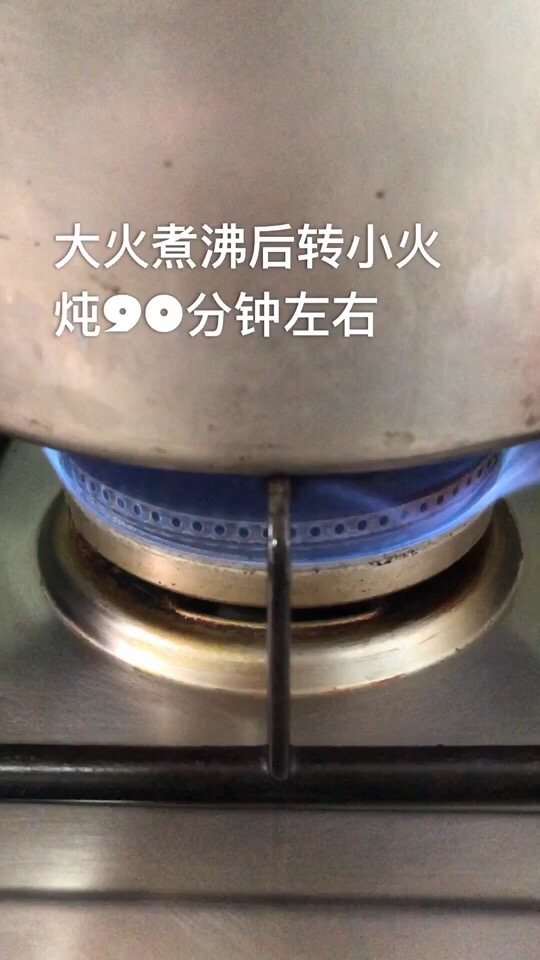 鮮甜美味的鴿子湯,這樣做滋補(bǔ)又養(yǎng)顏,冬天必備養(yǎng)生飲品!的做法-家常味燉菜譜-易網(wǎng)健康養(yǎng)生網(wǎng) 鮮甜美味的鴿子湯,這樣做滋補(bǔ)又養(yǎng)顏,冬天必備養(yǎng)生飲品!的做法-家常味燉菜譜