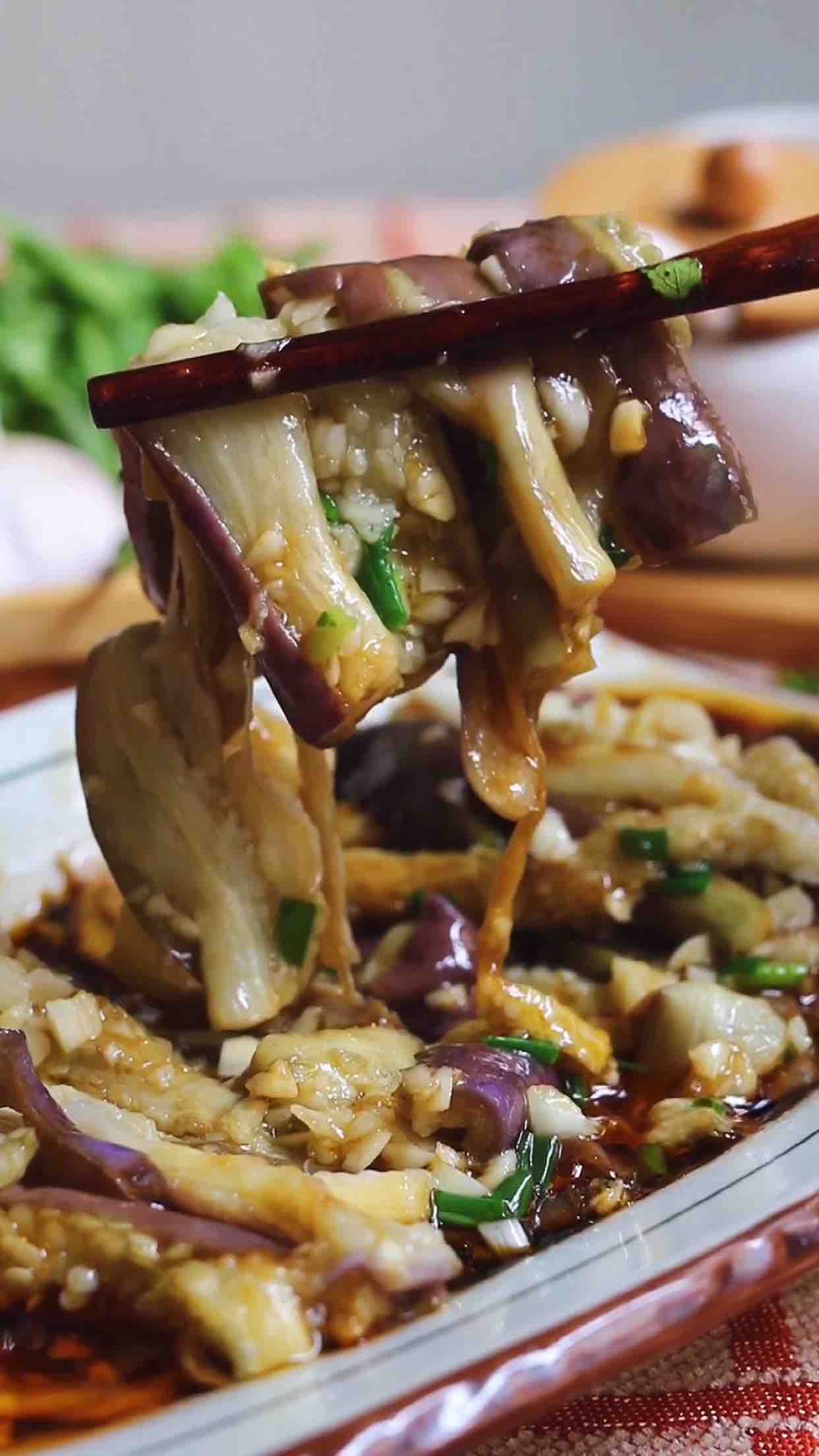 油淋風(fēng)味茄子的做法-蒜香味蒸菜譜-易網(wǎng)健康養(yǎng)生網(wǎng) 油淋風(fēng)味茄子的做法-蒜香味蒸菜譜