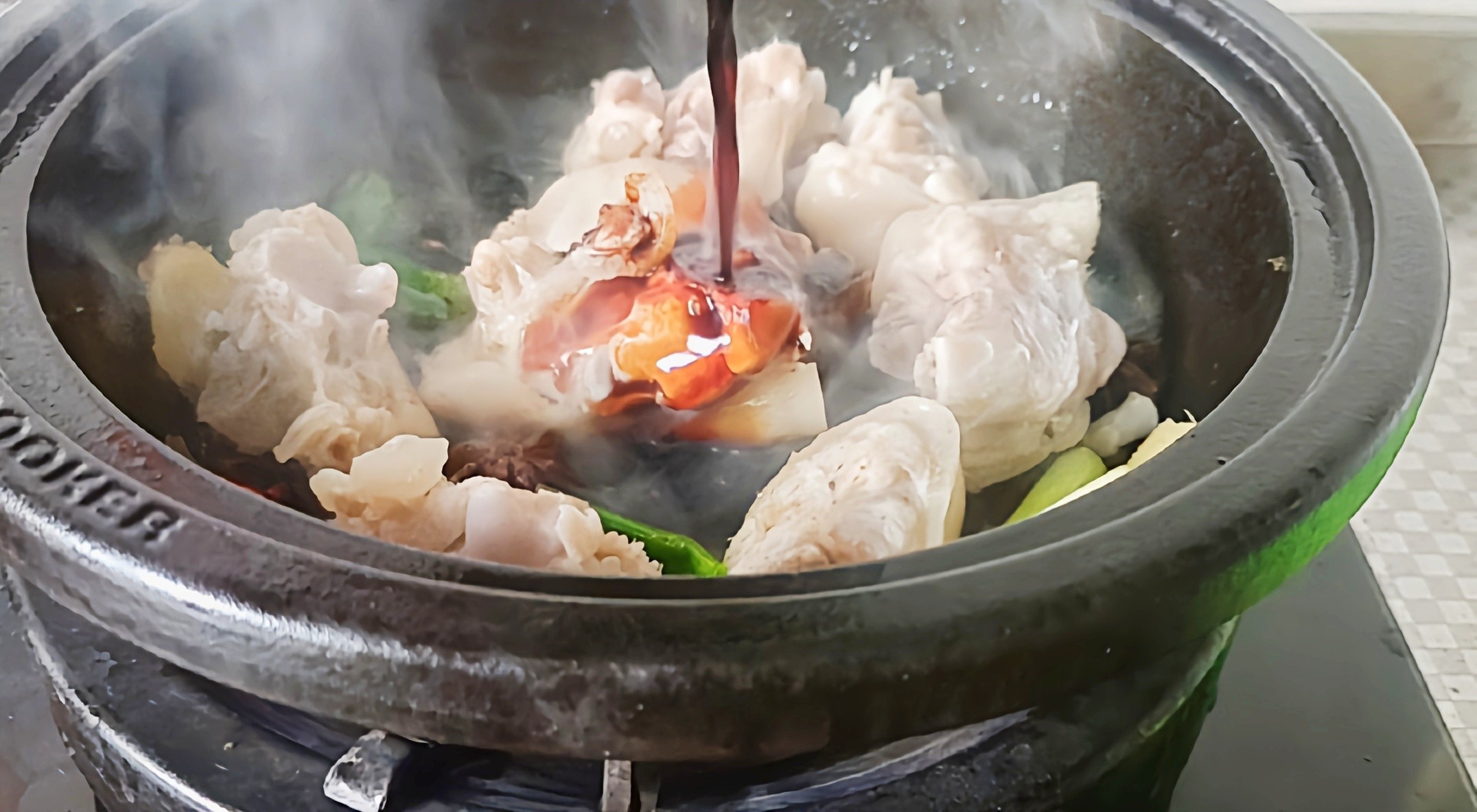 豬蹄這樣做,軟嫩香爛越啃越過癮…腐乳花生燉豬蹄的做法-咸鮮味燉菜譜-易網健康養生網 豬蹄這樣做,軟嫩香爛越啃越過癮…腐乳花生燉豬蹄的做法-咸鮮味燉菜譜