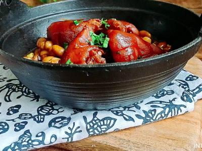 豬蹄這樣做，軟嫩香爛越啃越過癮…腐乳花生燉豬蹄的做法-咸鮮味燉菜譜