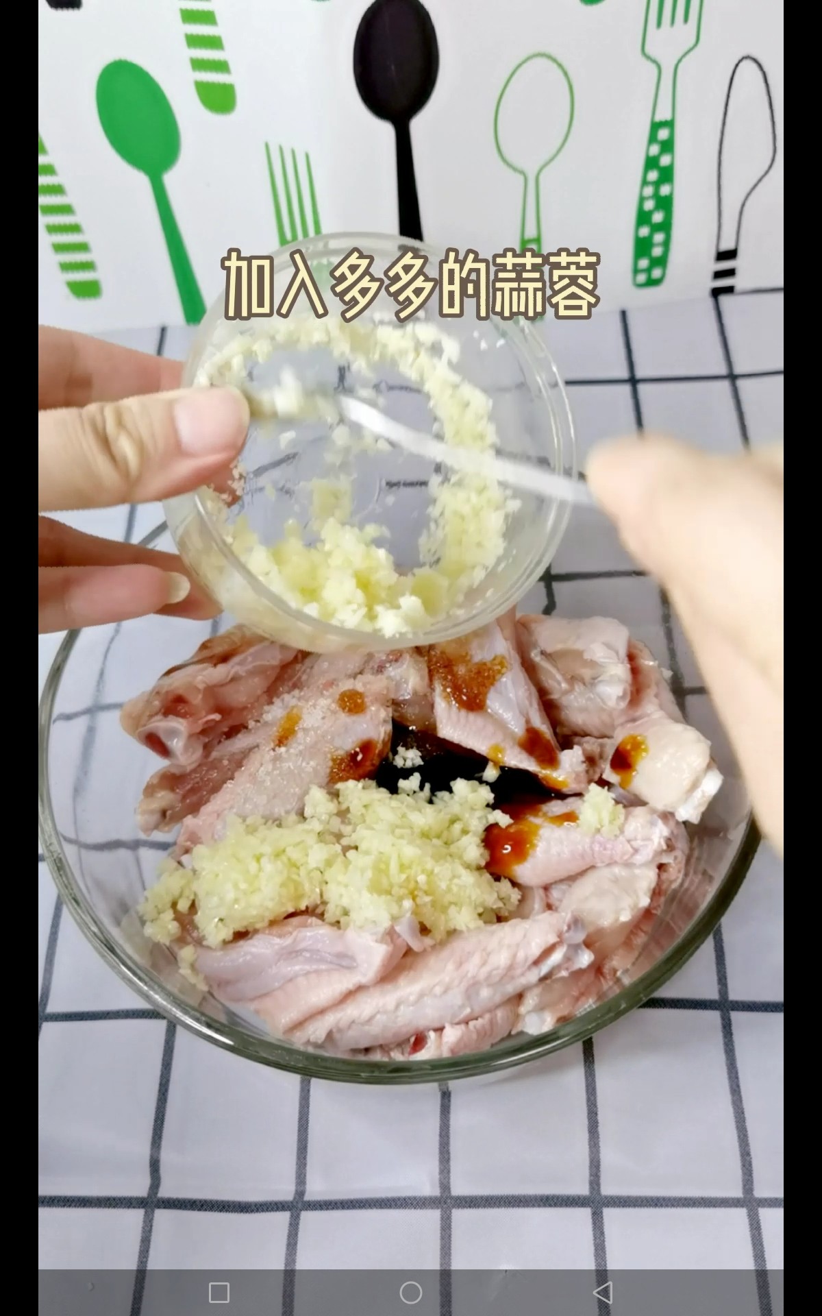 蒜香雞翅的做法-咸鮮味烤菜譜-易網健康養生網 蒜香雞翅的做法-咸鮮味烤菜譜
