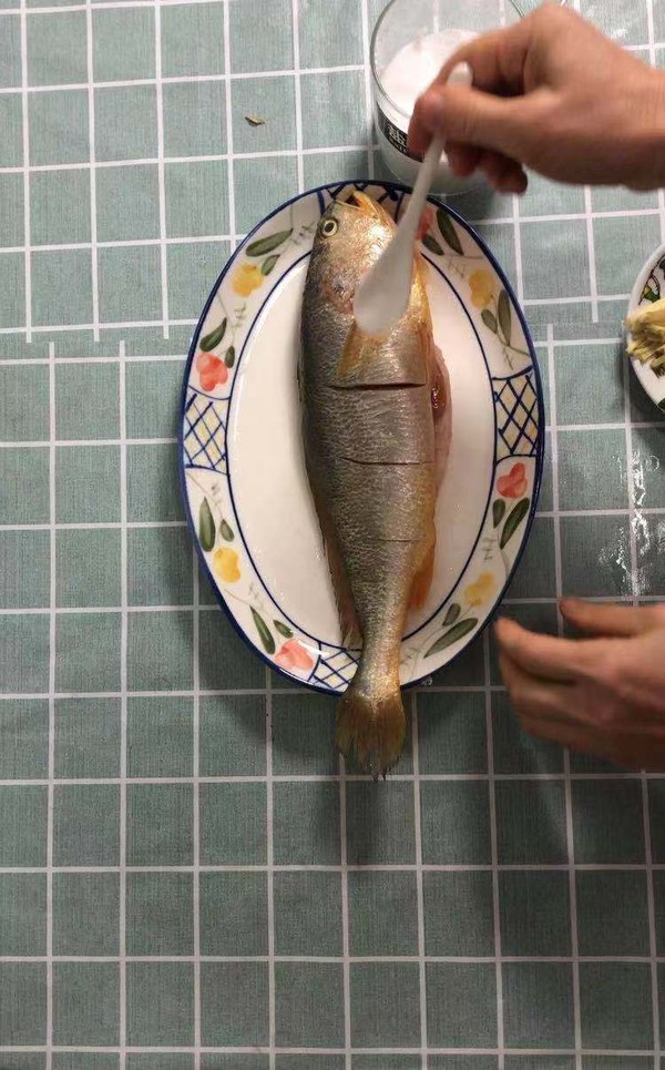 黃花魚這燕蒸嫩而不腥的做法-家常味蒸菜譜-易網健康養生網 黃花魚這燕蒸嫩而不腥的做法-家常味蒸菜譜