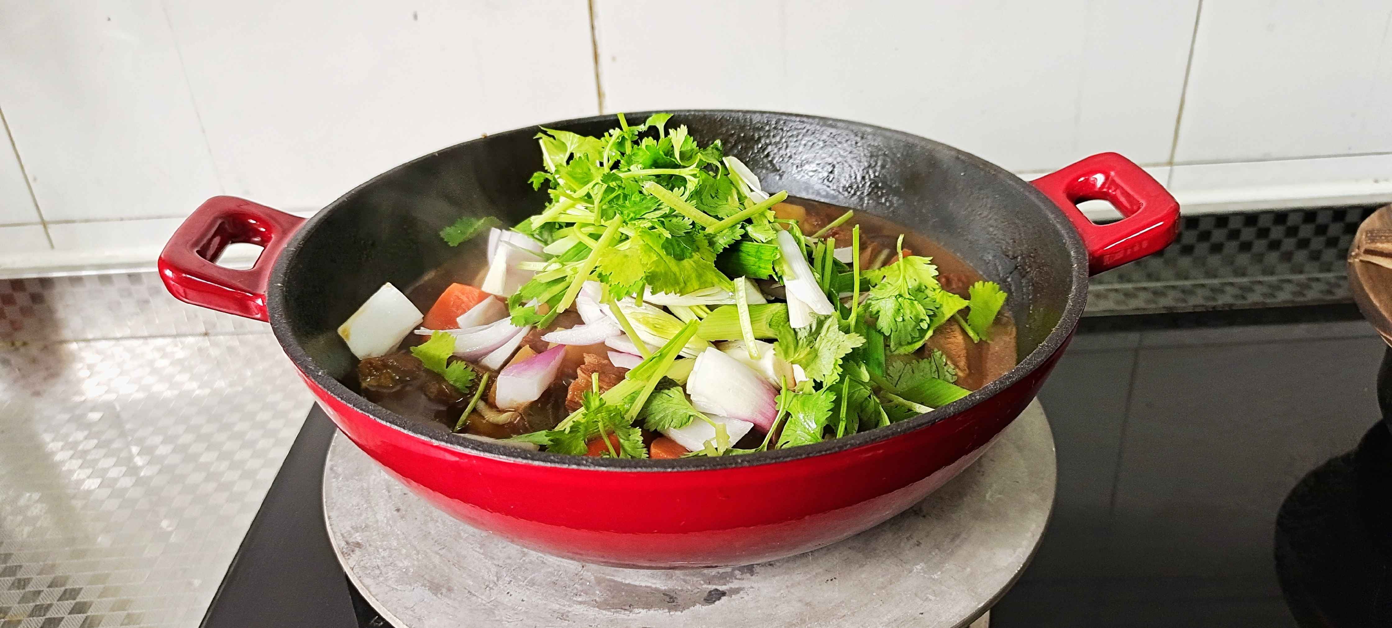 冬季牛肉這樣做,暖身暖胃又滋補…紅燜牛肉鍋的做法-咸鮮味燜菜譜-易網(wǎng)健康養(yǎng)生網(wǎng) 冬季牛肉這樣做,暖身暖胃又滋補…紅燜牛肉鍋的做法-咸鮮味燜菜譜