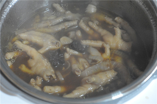 電飯鍋雞爪煲的做法-咸鮮味燒菜譜