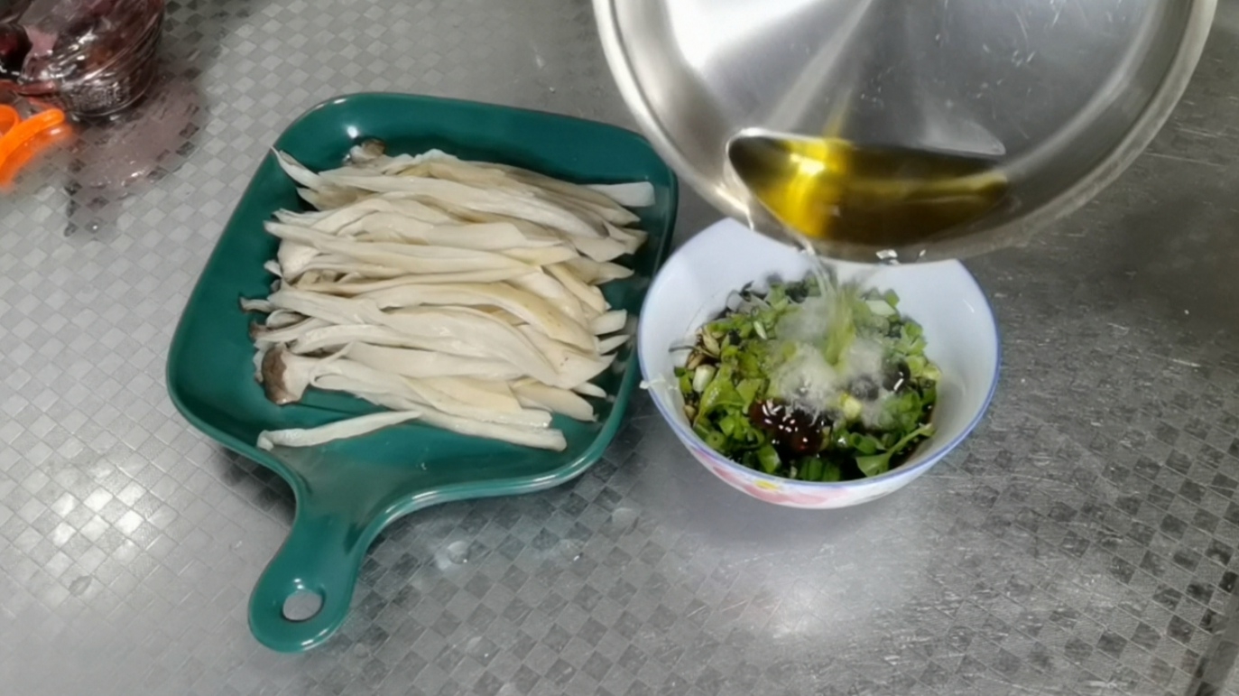 杏鮑菇不炒不燉,這樣做最好吃的做法-家常味拌菜譜-易網(wǎng)健康養(yǎng)生網(wǎng) 杏鮑菇不炒不燉,這樣做最好吃的做法-家常味拌菜譜