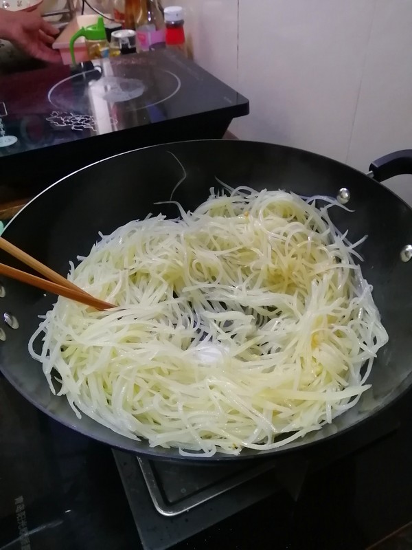跟著大咖學做美食~~醋溜土豆絲的做法-酸味炒菜譜-易網健康養生網 跟著大咖學做美食~~醋溜土豆絲的做法-酸味炒菜譜