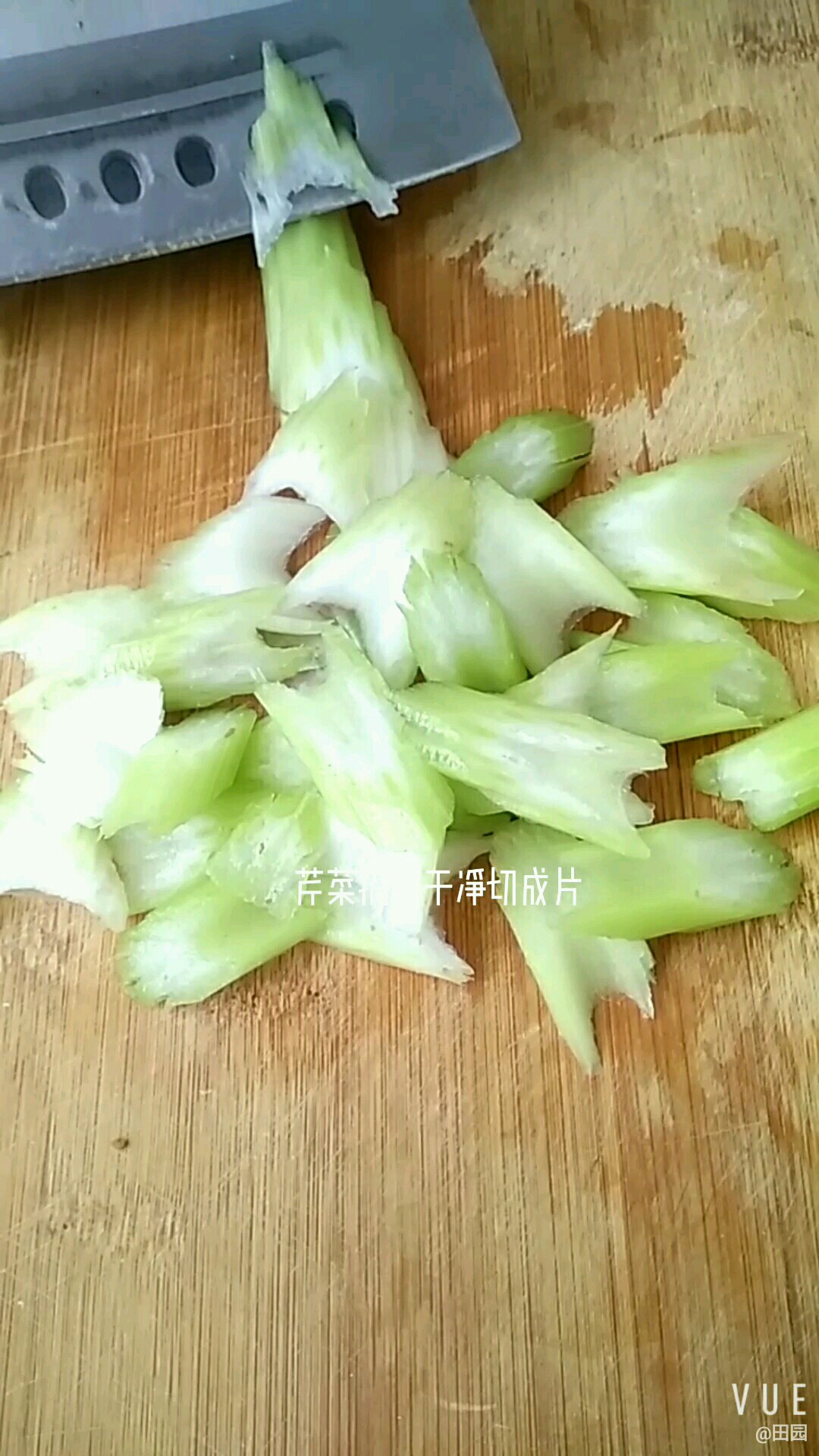 白綠相間 咸鮮美味的做法-咸鮮味炒菜譜