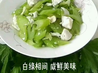 白綠相間 咸鮮美味的做法-咸鮮味炒菜譜