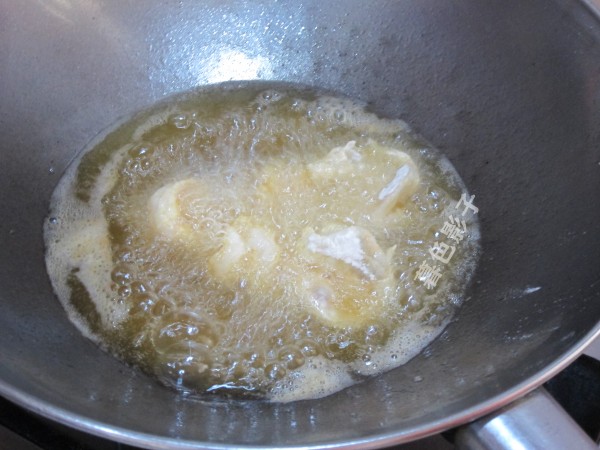 軟炸大蝦仁的做法-香辣味炸菜譜-易網(wǎng)健康養(yǎng)生網(wǎng) 軟炸大蝦仁的做法-香辣味炸菜譜