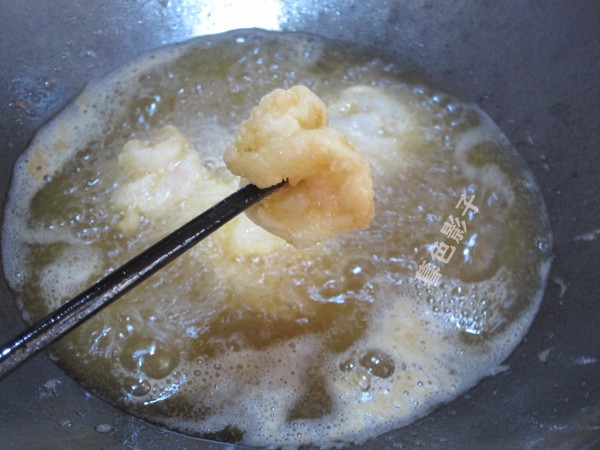 軟炸大蝦仁的做法-香辣味炸菜譜-易網(wǎng)健康養(yǎng)生網(wǎng) 軟炸大蝦仁的做法-香辣味炸菜譜