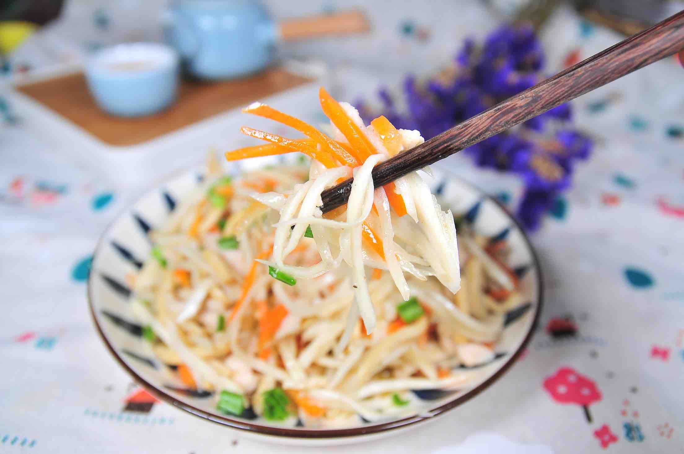茭瓜炒雞絲的做法-家常味炒菜譜-易網健康養生網 茭瓜炒雞絲的做法-家常味炒菜譜