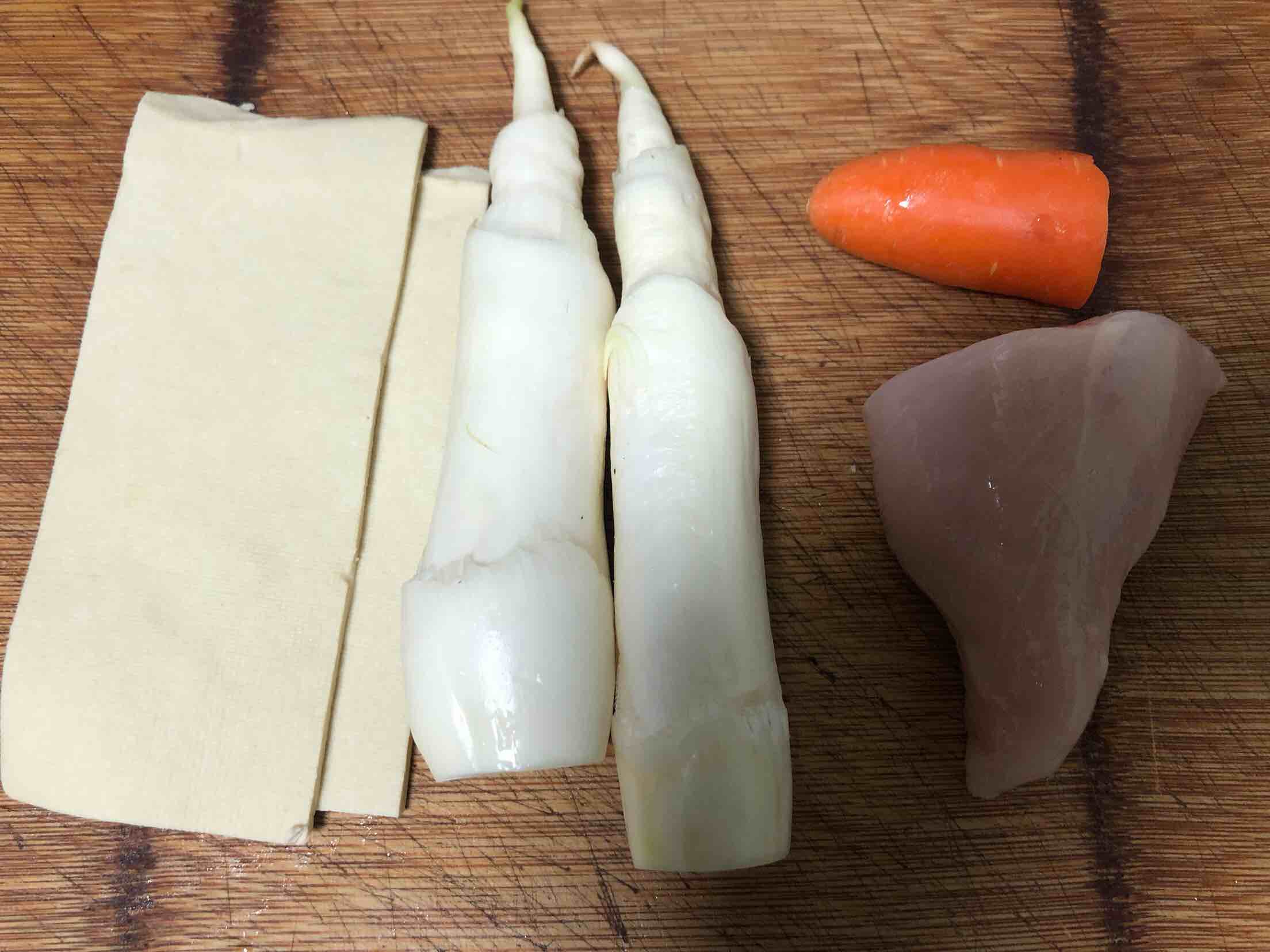 茭瓜炒雞絲的做法-家常味炒菜譜-易網<a href=http://www.jsjjzhkt.cn/ target=_blank class=infotextkey>健康養生</a>網 茭瓜炒雞絲的做法-家常味炒菜譜