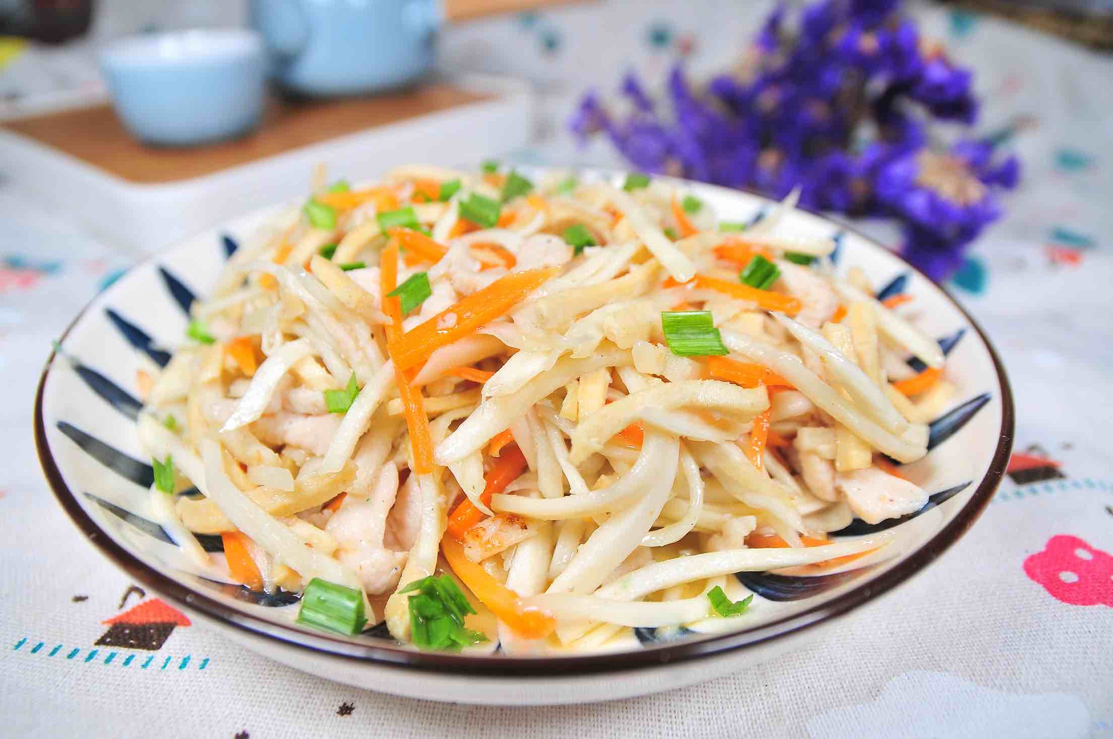 茭瓜炒雞絲的做法-家常味炒菜譜-易網健康養生網 茭瓜炒雞絲的做法-家常味炒菜譜