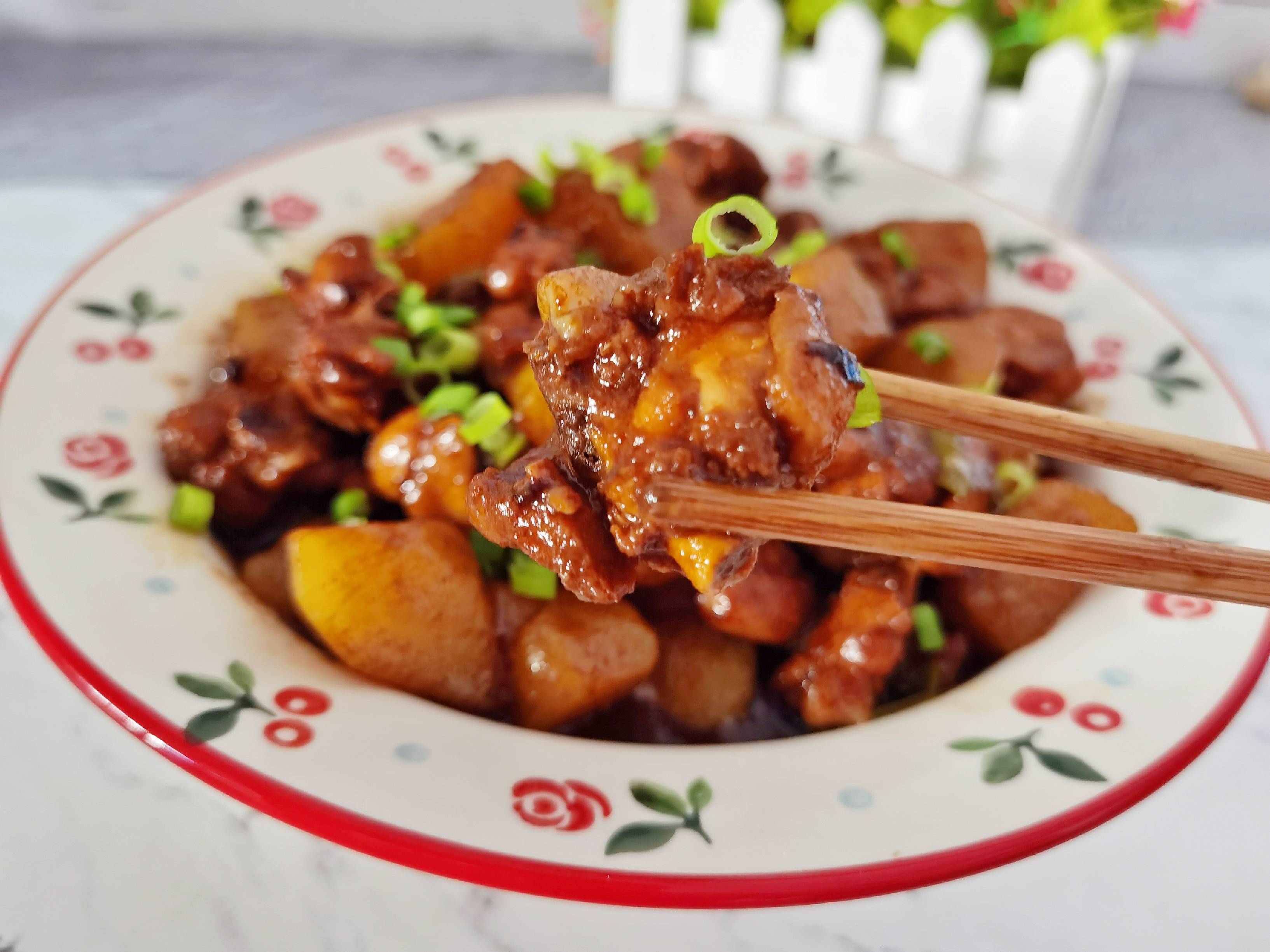 懶人版蔥油雞腿,做法簡單,鮮嫩多汁超下飯的做法-咸鮮味燉菜譜-易網健康養生網 懶人版蔥油雞腿,做法簡單,鮮嫩多汁超下飯的做法-咸鮮味燉菜譜