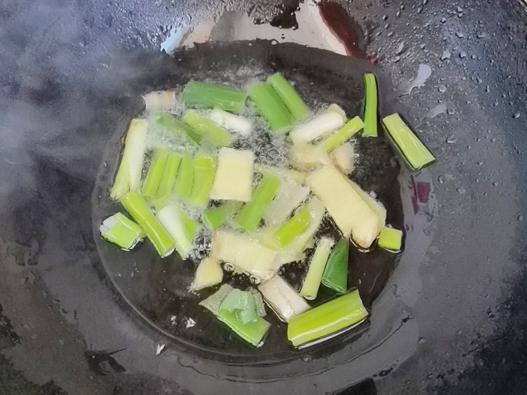 懶人版蔥油雞腿,做法簡單,鮮嫩多汁超下飯的做法-咸鮮味燉菜譜-易網健康養生網 懶人版蔥油雞腿,做法簡單,鮮嫩多汁超下飯的做法-咸鮮味燉菜譜