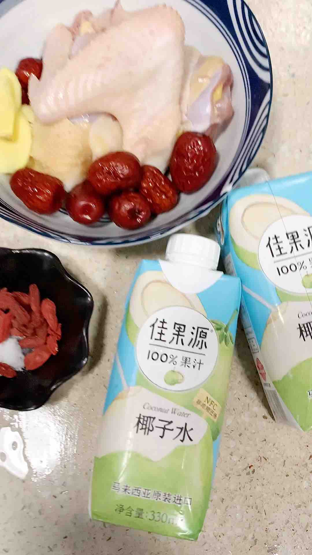 椰汁燉雞的做法-其它口味燉菜譜-易網<a href=http://www.jsjjzhkt.cn/ target=_blank class=infotextkey>健康養生</a>網 椰汁燉雞的做法-其它口味燉菜譜