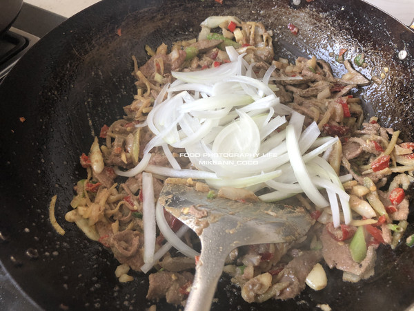 香嫩炒豬肝的做法-家常味炒菜譜-易網(wǎng)健康養(yǎng)生網(wǎng) 香嫩炒豬肝的做法-家常味炒菜譜