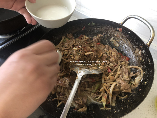 香嫩炒豬肝的做法-家常味炒菜譜-易網(wǎng)健康養(yǎng)生網(wǎng) 香嫩炒豬肝的做法-家常味炒菜譜