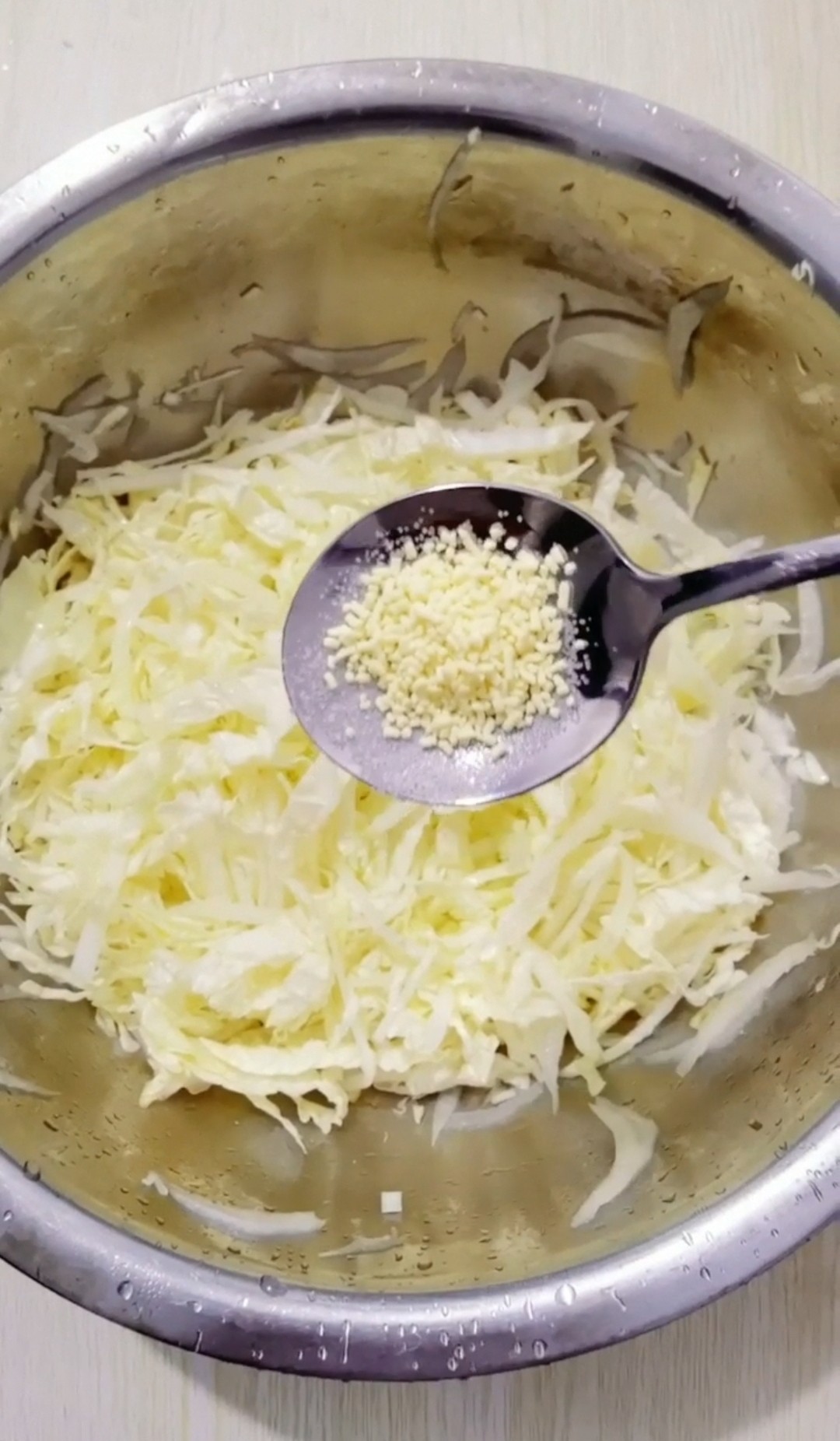 涼拌白菜絲的做法-咸鮮味拌菜譜