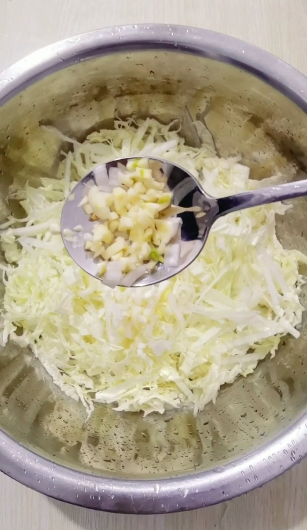 涼拌白菜絲的做法-咸鮮味拌菜譜