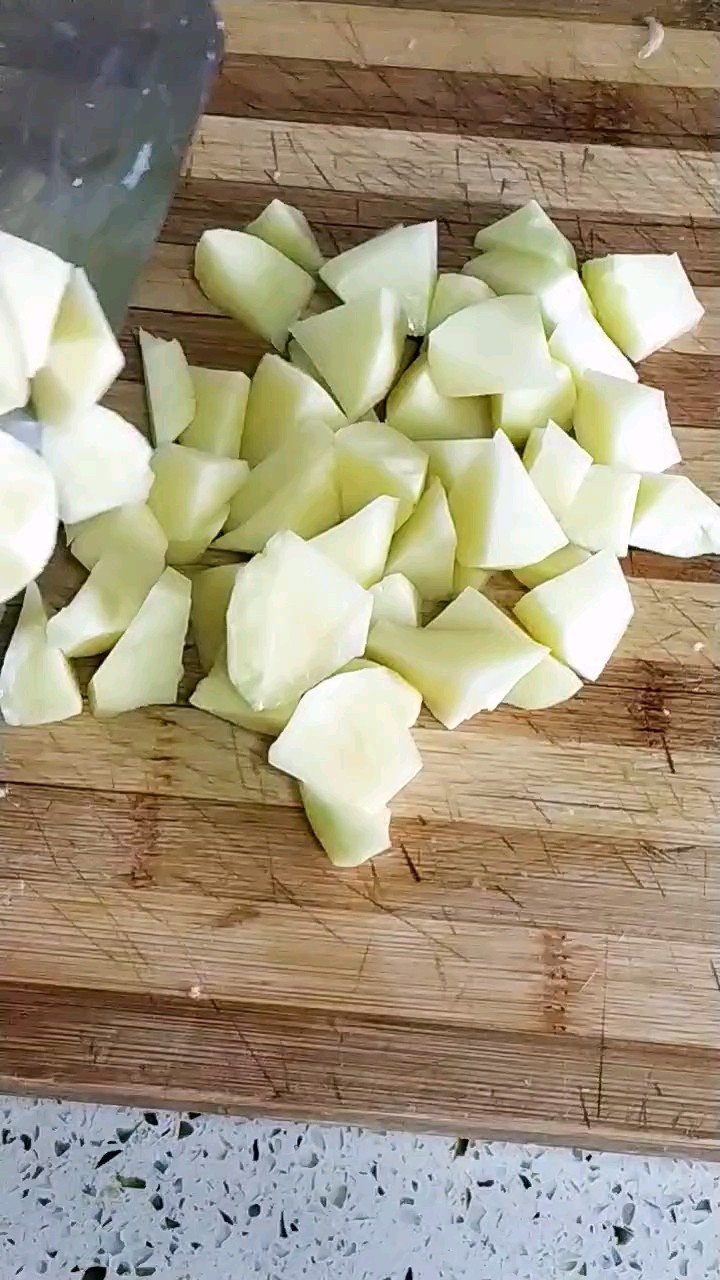 冬季,這菜燉1鍋,熱乎養分足好味道的做法-咖喱味燉菜譜-易網<a href=http://www.jsjjzhkt.cn/ target=_blank class=infotextkey>健康養生</a>網 冬季,這菜燉1鍋,熱乎養分足好味道的做法-咖喱味燉菜譜