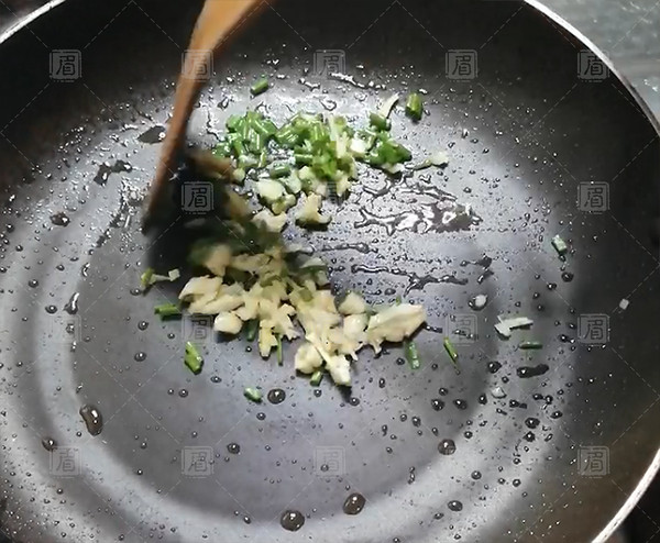 呷哺呷哺版干鍋麻辣藕片的做法-麻辣味干鍋菜譜-易網(wǎng)健康養(yǎng)生網(wǎng) 呷哺呷哺版干鍋麻辣藕片的做法-麻辣味干鍋菜譜