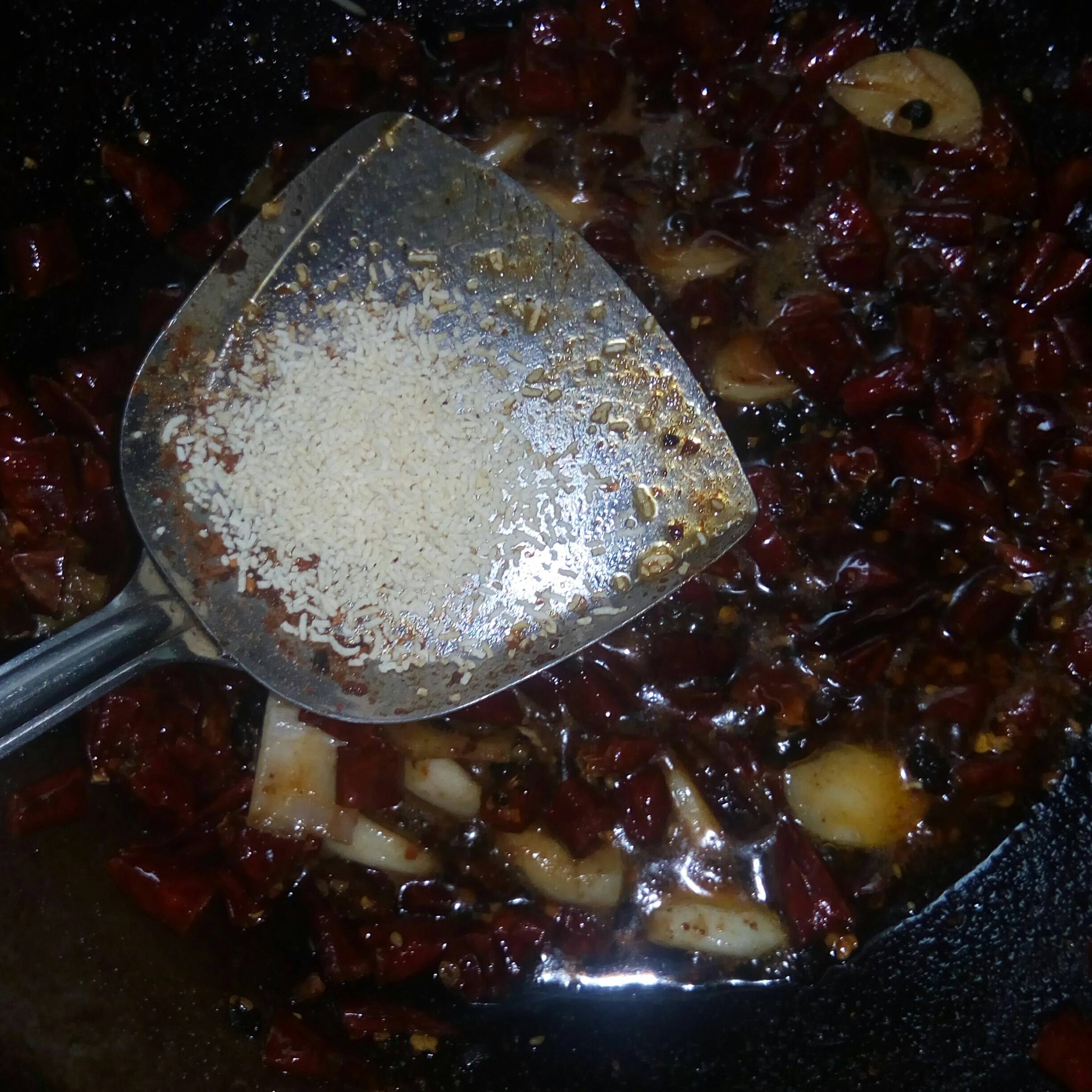 干鍋豬手的做法-香辣味煨菜譜