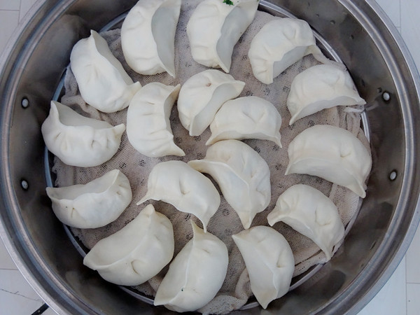 一口就讓食欲大開的香菇豬肉蒸餃的做法-咸鮮味蒸菜譜-易網健康養生網 一口就讓食欲大開的香菇豬肉蒸餃的做法-咸鮮味蒸菜譜