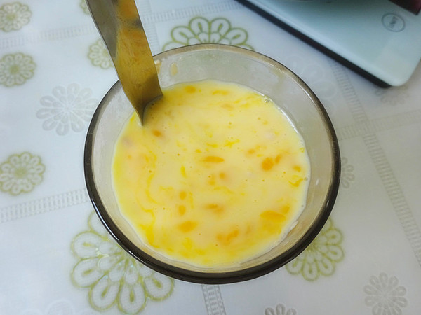 香甜營養(yǎng)又頂飽,老少皆宜的牛奶雞蛋餅的做法-奶香味烤菜譜-易網(wǎng)<a href=http://www.jsjjzhkt.cn/ target=_blank class=infotextkey>健康養(yǎng)生</a>網(wǎng) 香甜營養(yǎng)又頂飽,老少皆宜的牛奶雞蛋餅的做法-奶香味烤菜譜