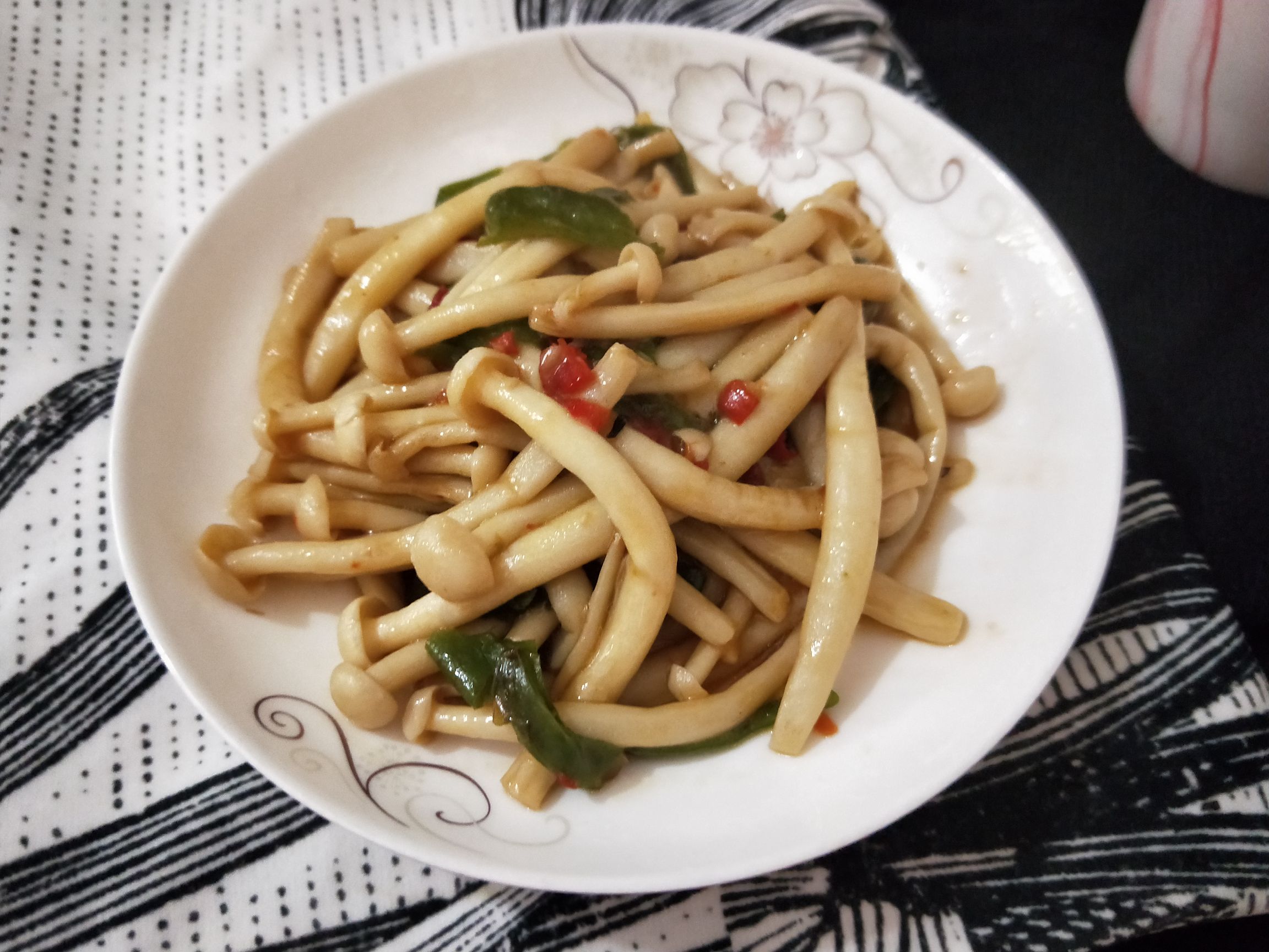 素炒海鮮菇的做法-家常味炒菜譜