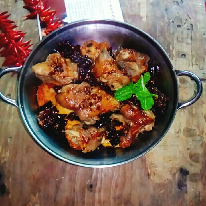 干鍋豬手的做法-香辣味煨菜譜