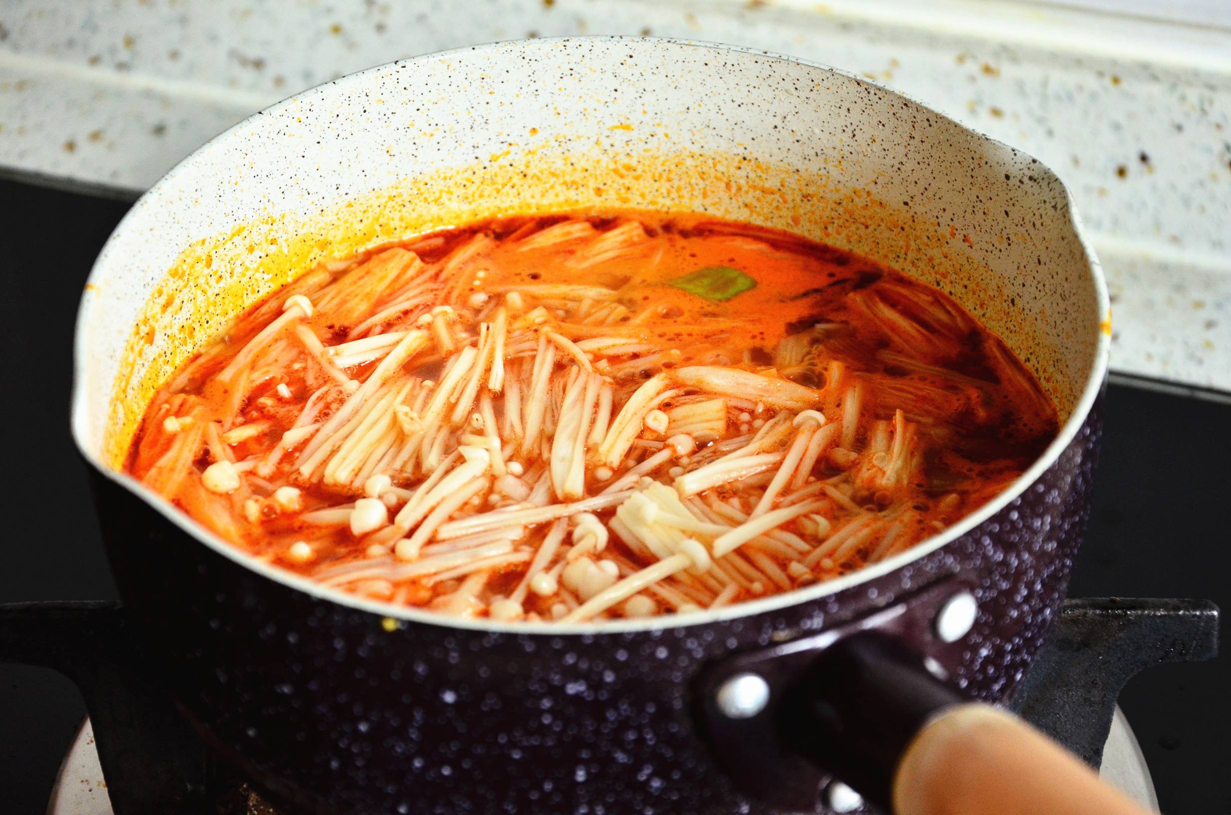 天冷了,來一碗熱騰騰的番茄金針肥牛呀的做法-酸甜味煮菜譜-易網健康養生網 天冷了,來一碗熱騰騰的番茄金針肥牛呀的做法-酸甜味煮菜譜