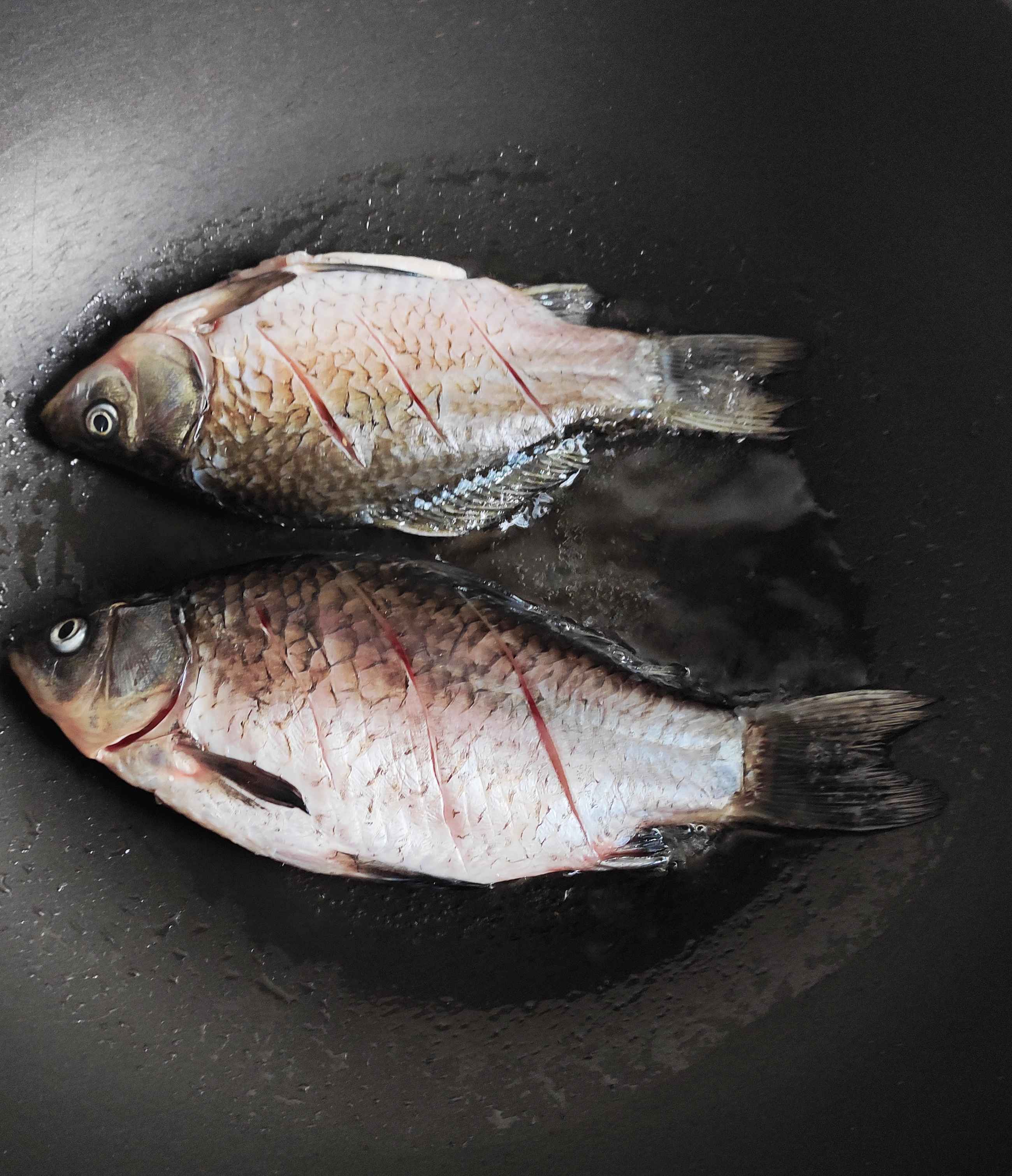 超鮮超美味的鯽魚蘿卜湯的做法-家常味煮菜譜