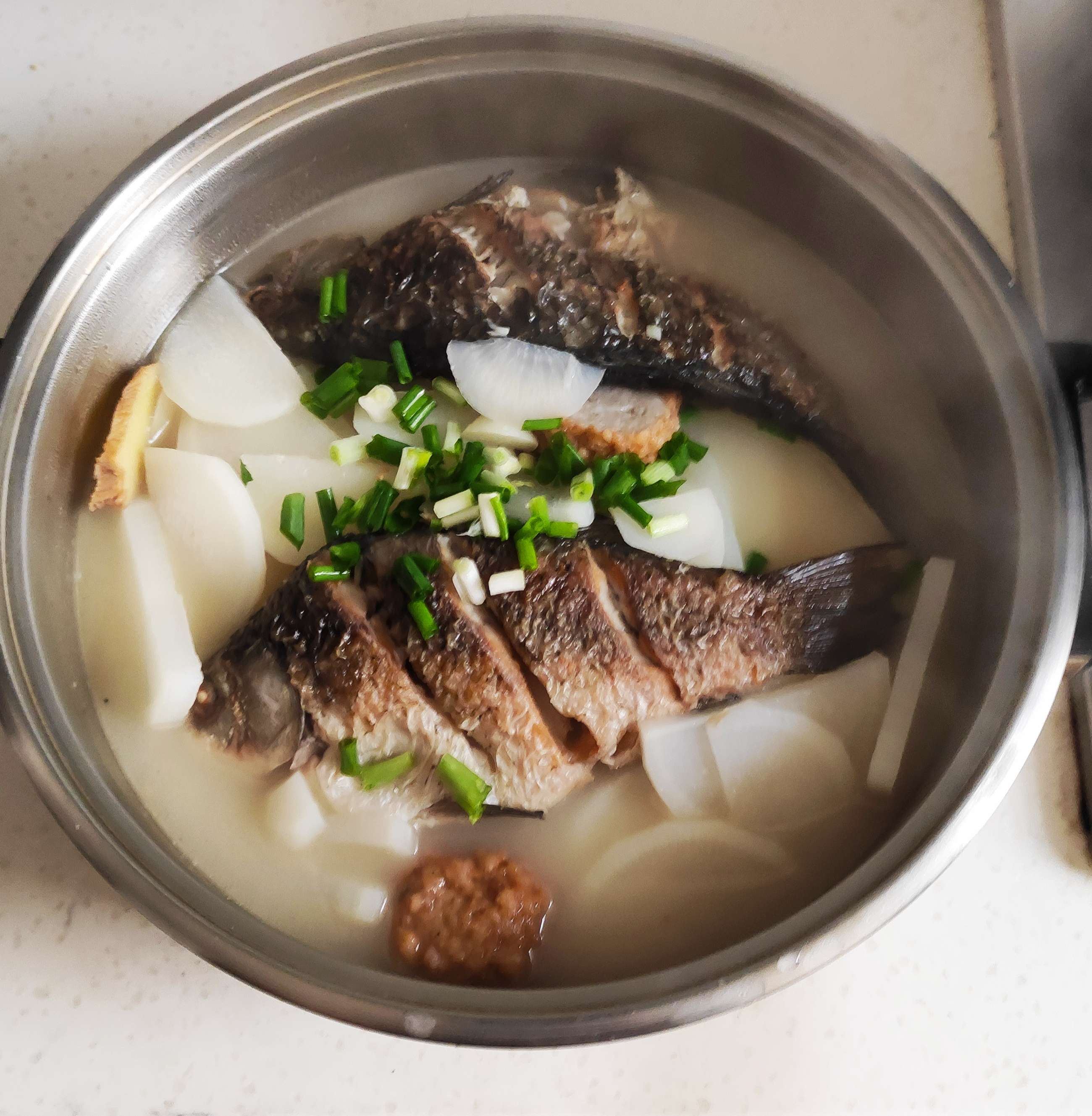 超鮮超美味的鯽魚蘿卜湯的做法-家常味煮菜譜