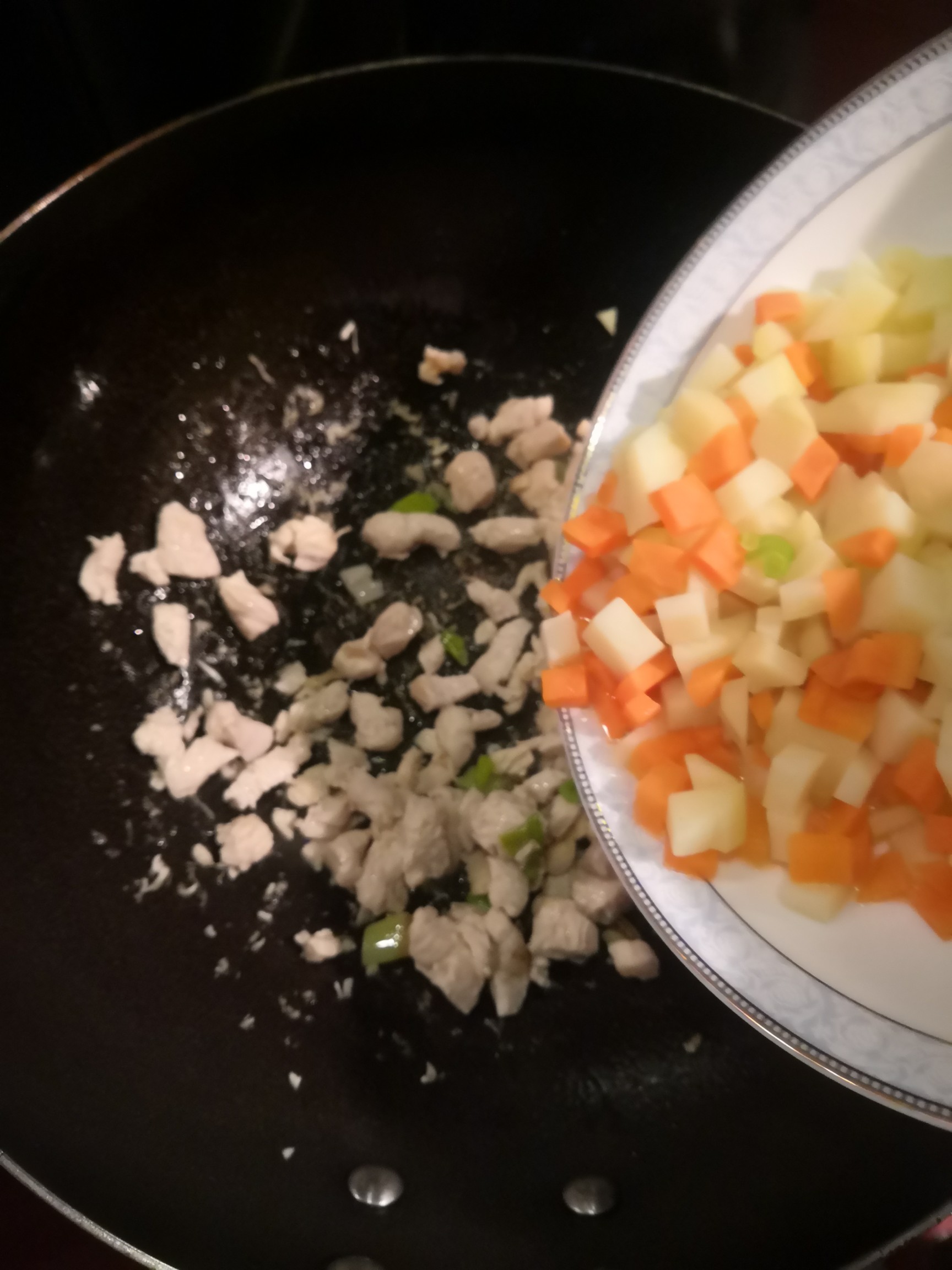 好吃的咖喱雞丁醬的做法-咖喱味煮菜譜-易網(wǎng)健康養(yǎng)生網(wǎng) 好吃的咖喱雞丁醬的做法-咖喱味煮菜譜